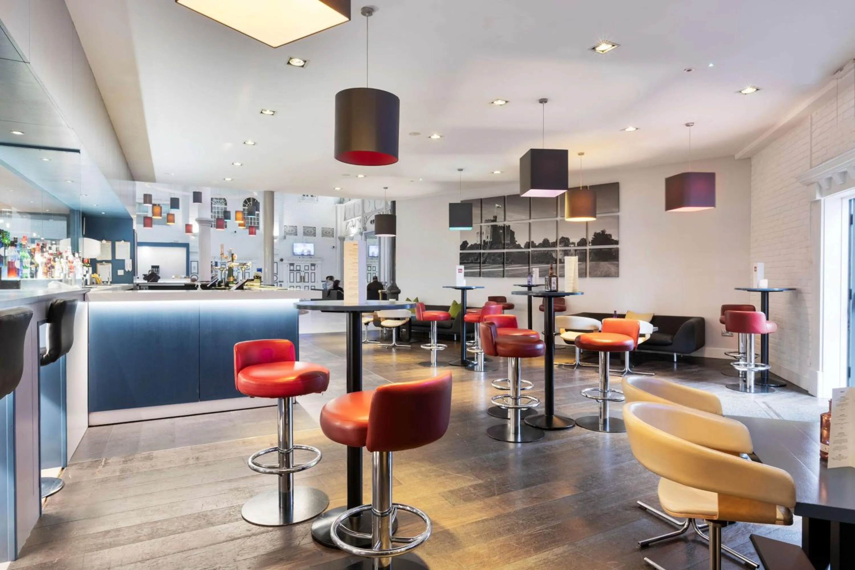 Restaurant/places to eat in Park Inn by Radisson Cardiff City Centre