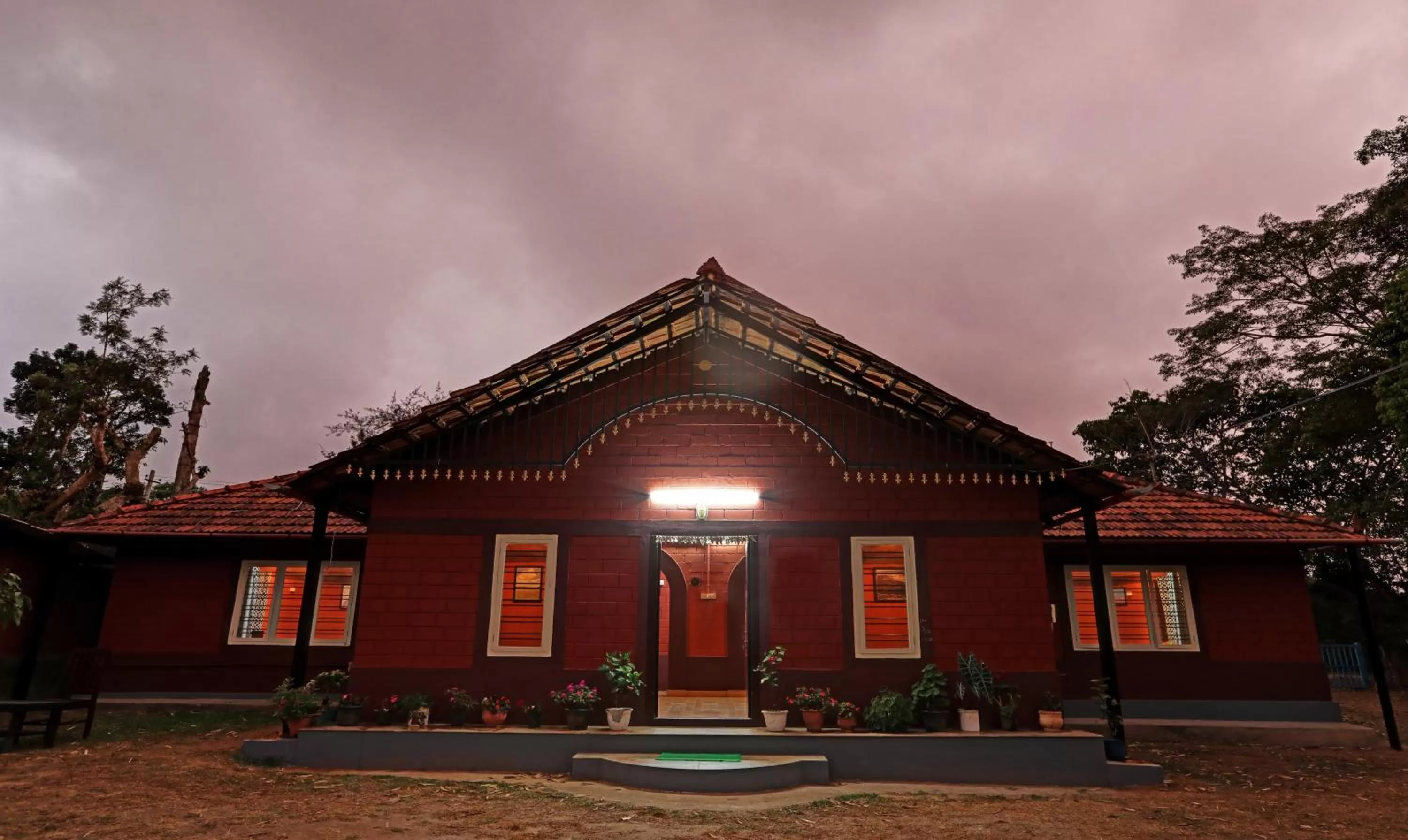 Property building in Hotel Allaranda Homestay