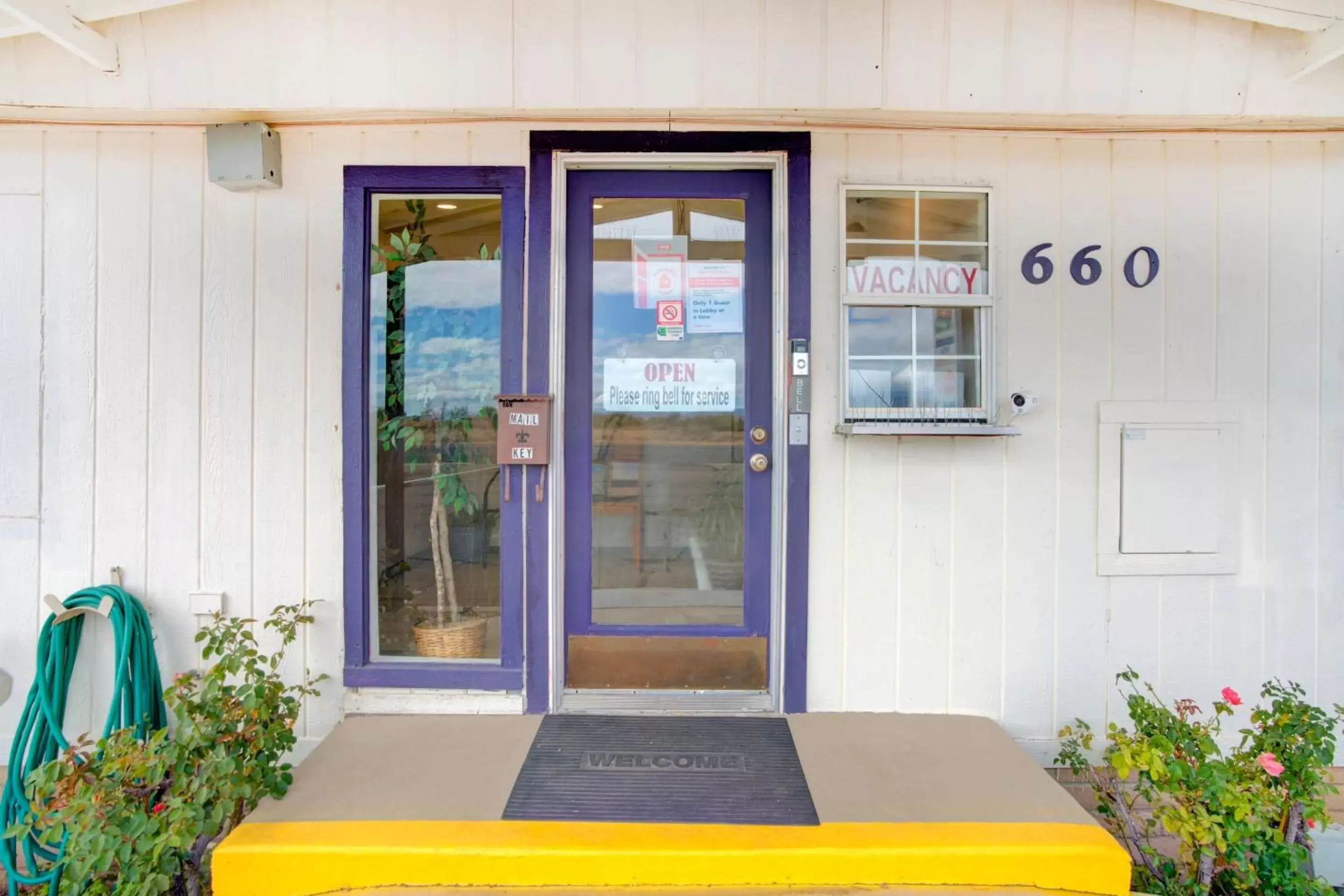 Facade/entrance in Rose's Motel Facade/entrance in Rose's Motel