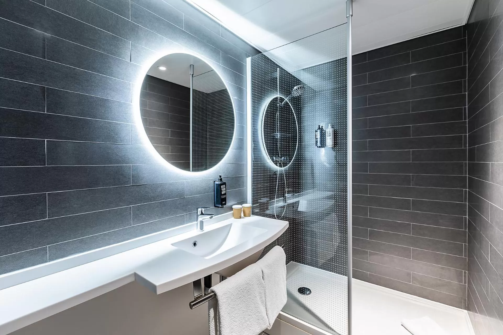 Bathroom in Hotel ibis Lisboa Saldanha