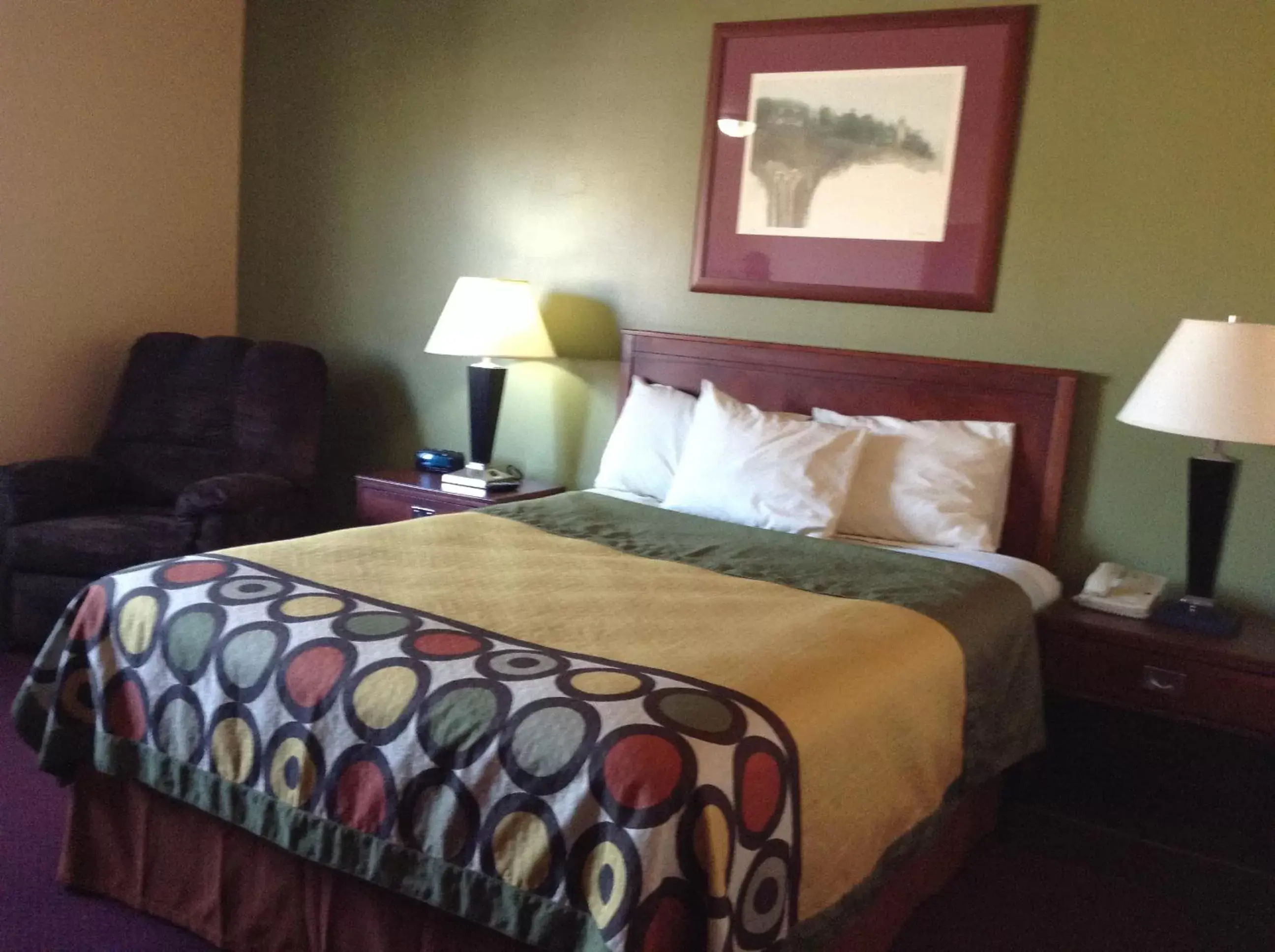 Bedroom, Bed in Heartland Hotel & Suites