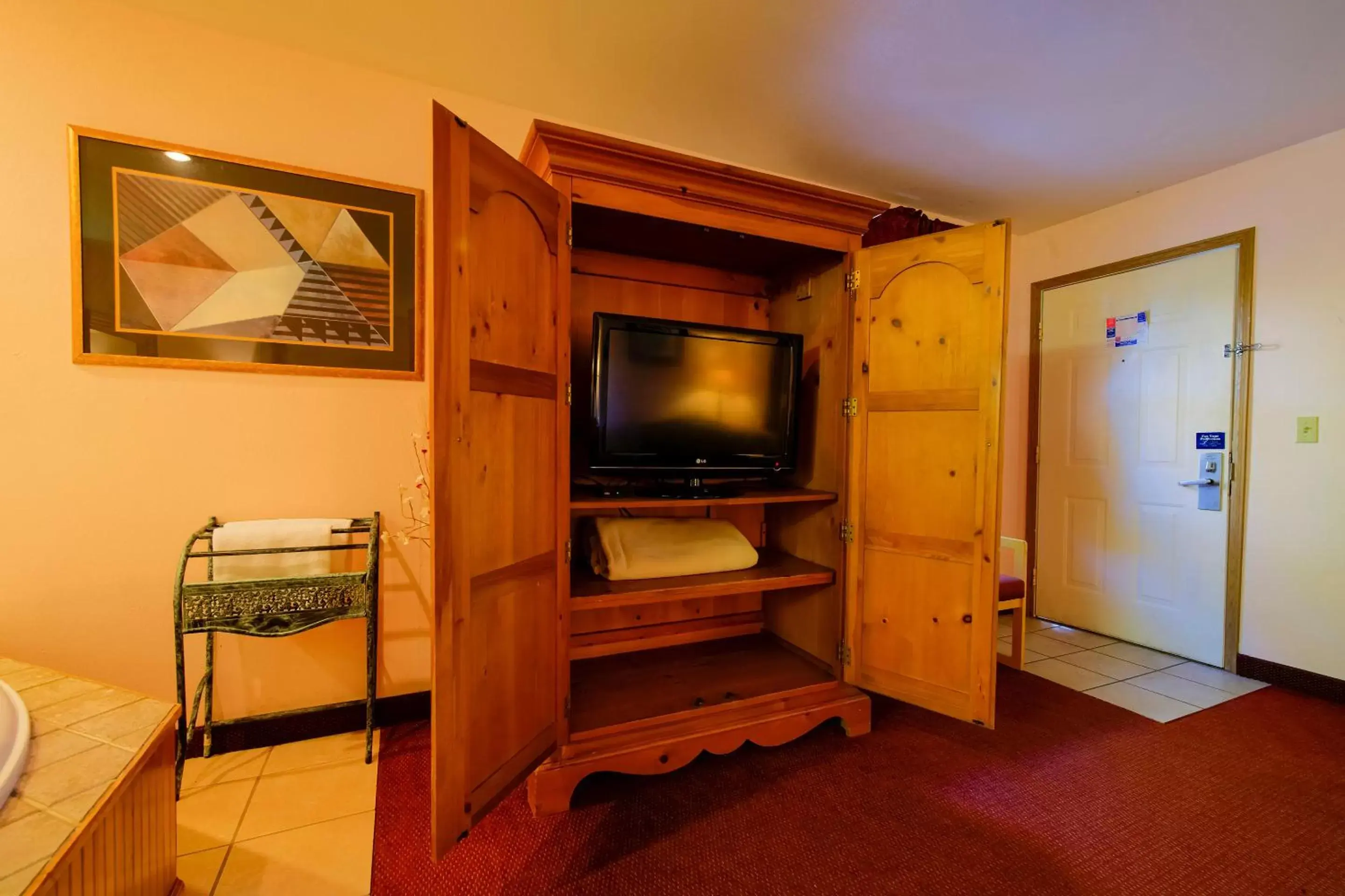 Area and facilities, TV/Entertainment Center in Hotel O Eureka Springs - Christ of Ozark Area