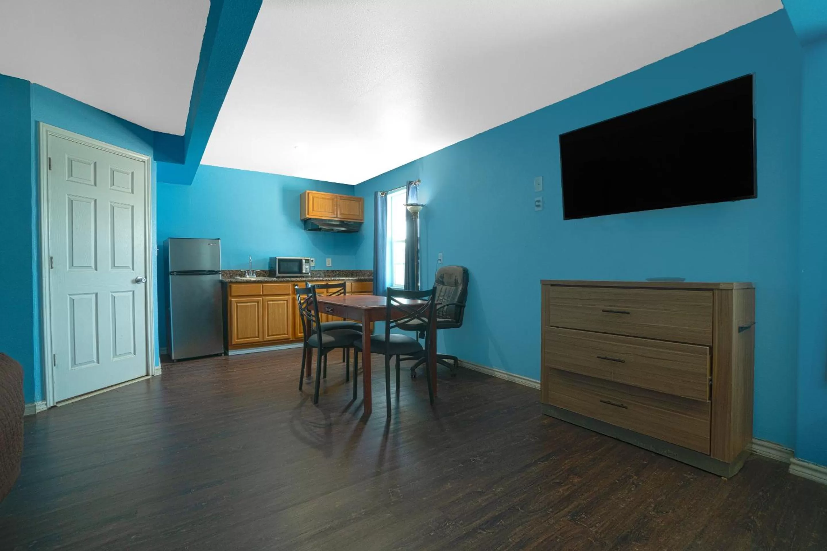 Kitchen or kitchenette in Plaza Motel Corpus Christi by OYO