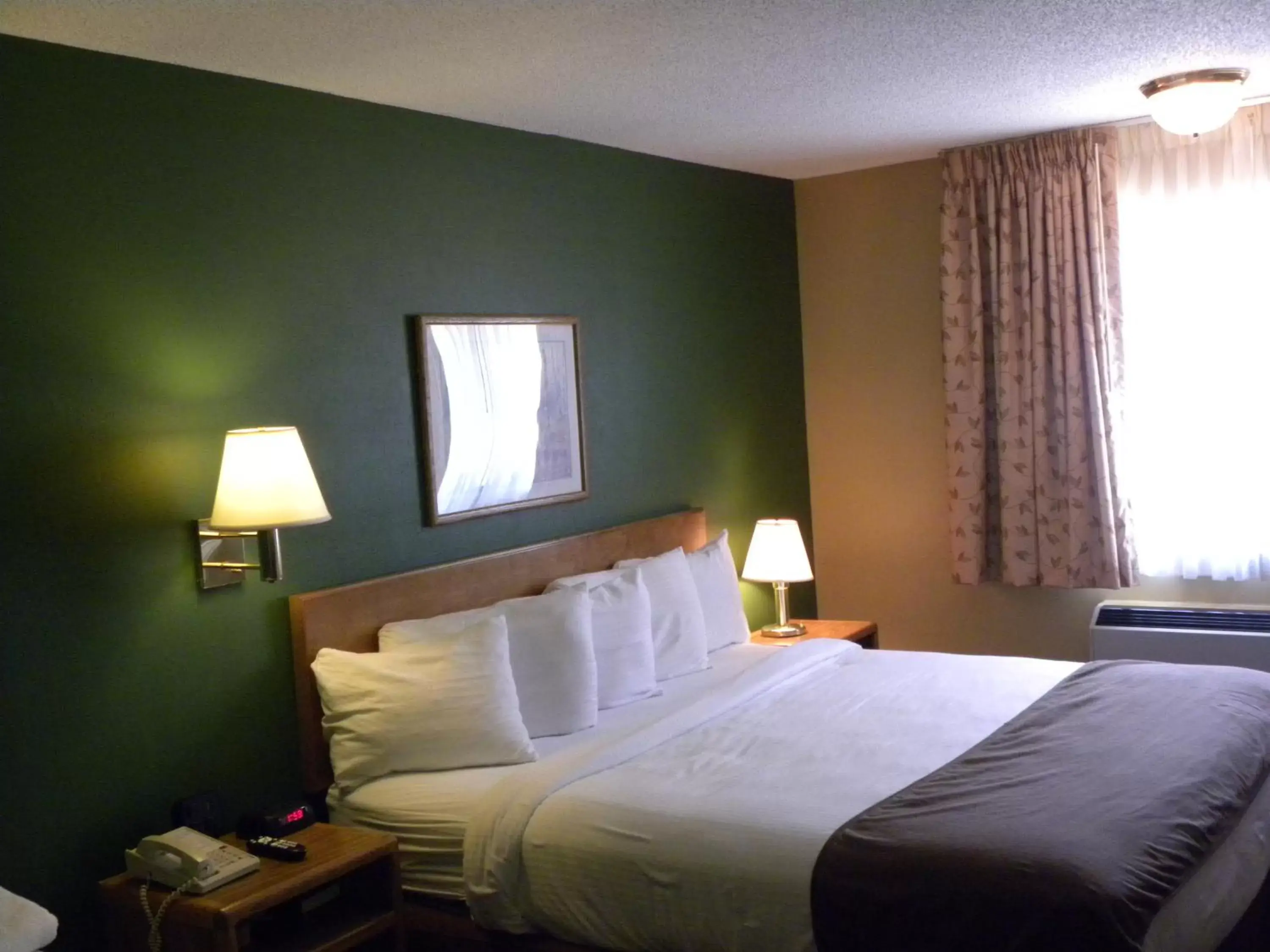 Day, Bed in New Victorian Inn & Suites Kearney