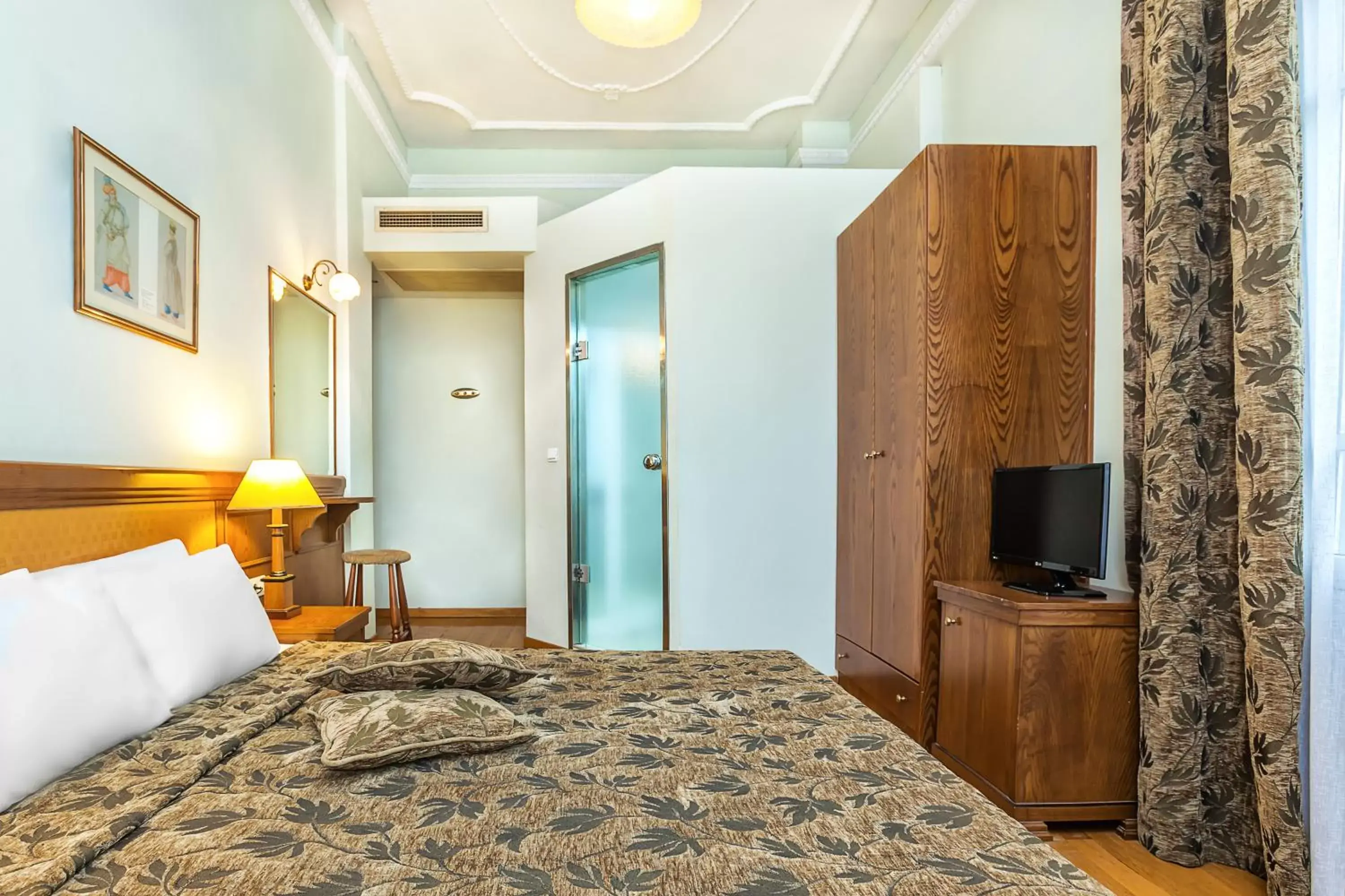 City view, Bed in Minerva Premier Hotel City view, Bed in Minerva Premier Hotel