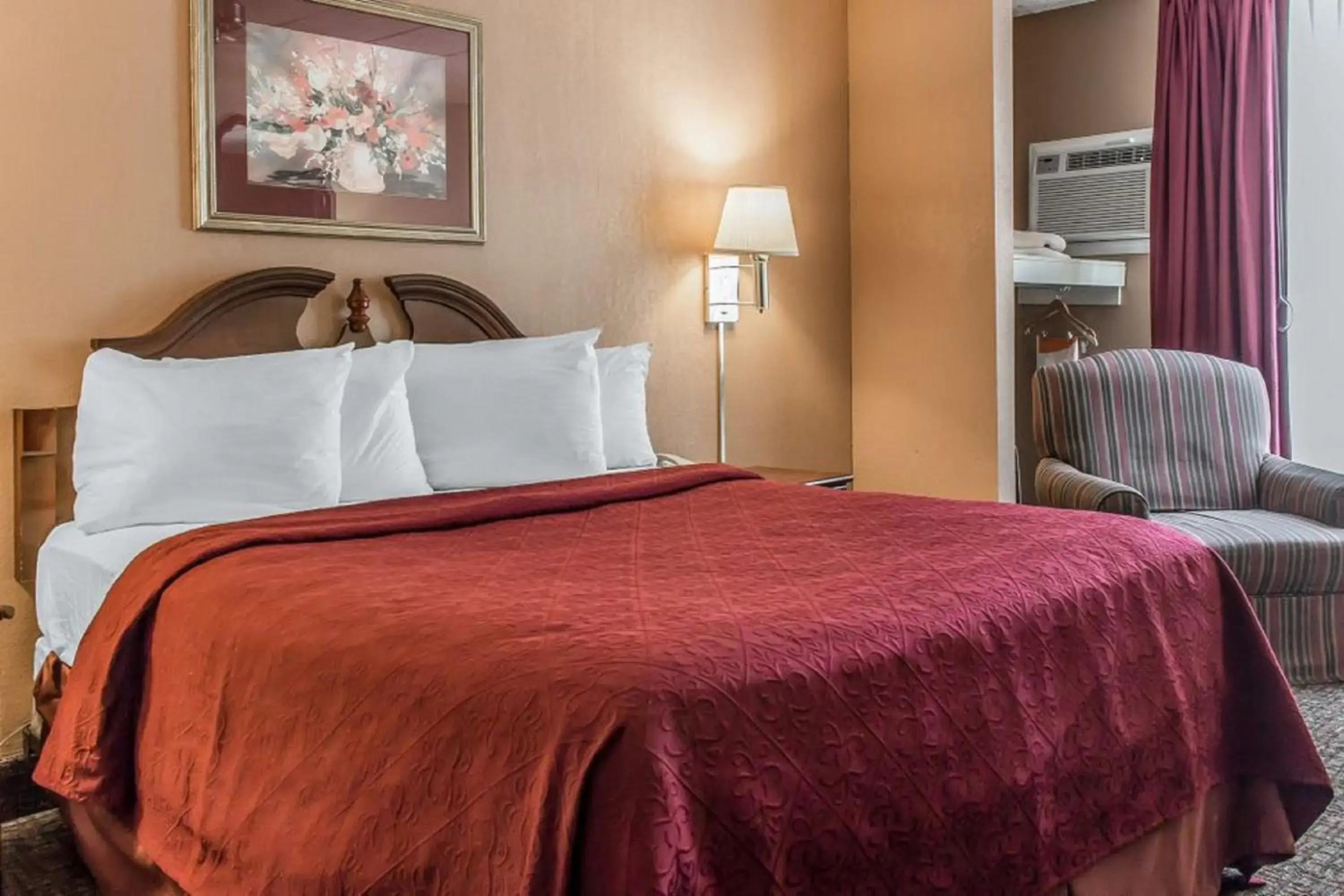 Bedroom, Bed in FairBridge Inn & Suites Poconos