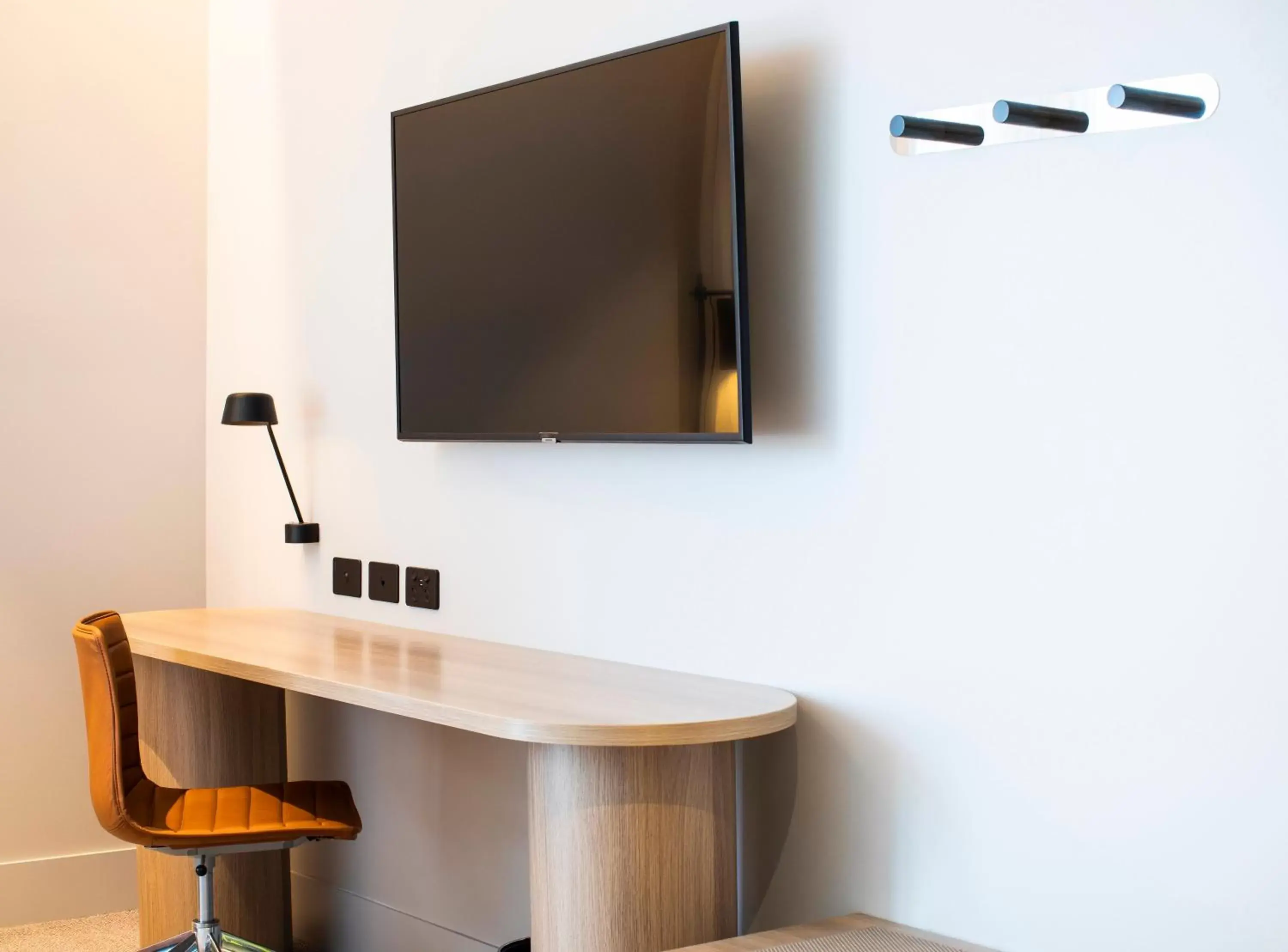 Photo of the whole room, TV/Entertainment Center in Holiday Inn Werribee, an IHG Hotel