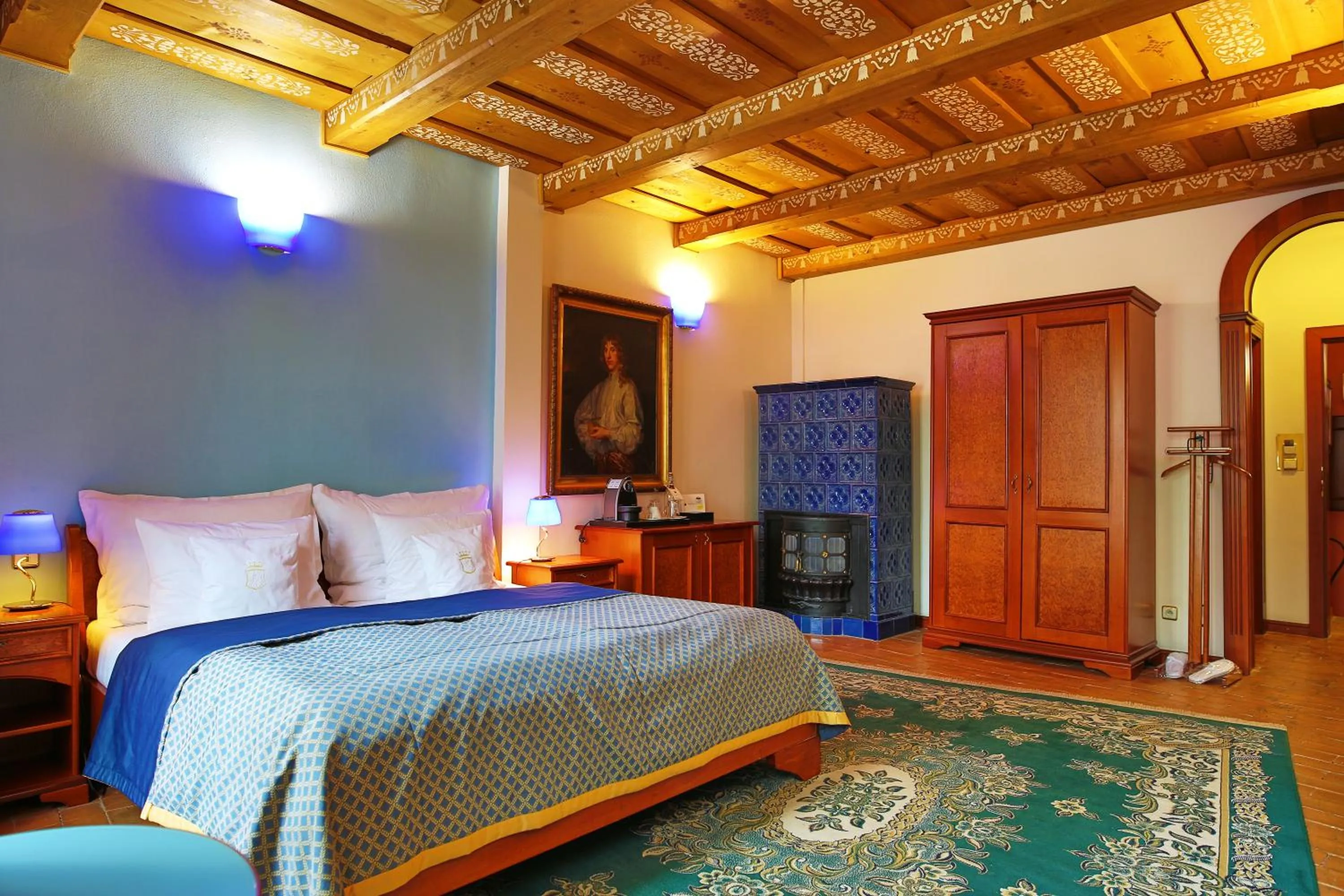 Photo of the whole room, Bed in Royal Ricc