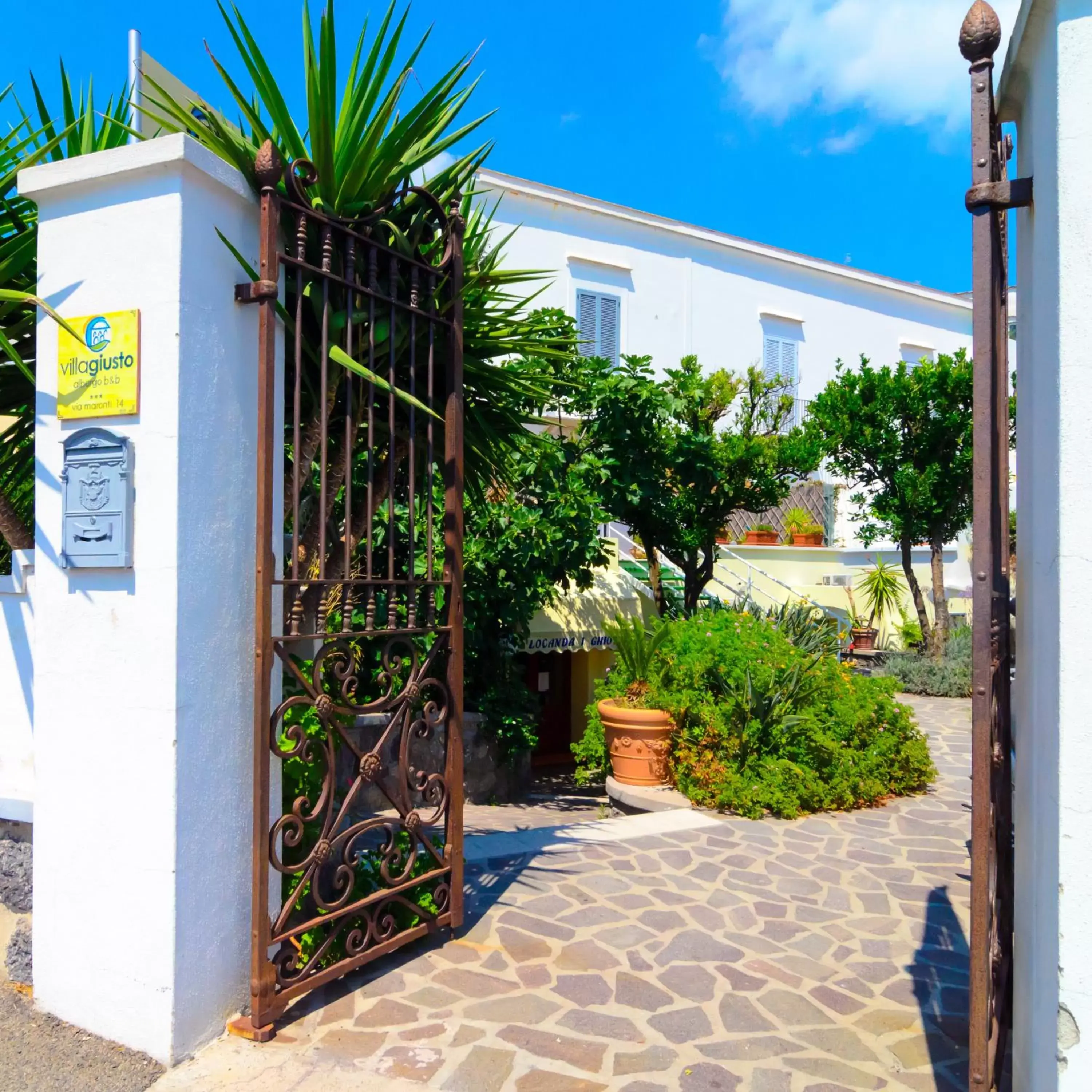 Facade/entrance in Albergo Villa Giusto