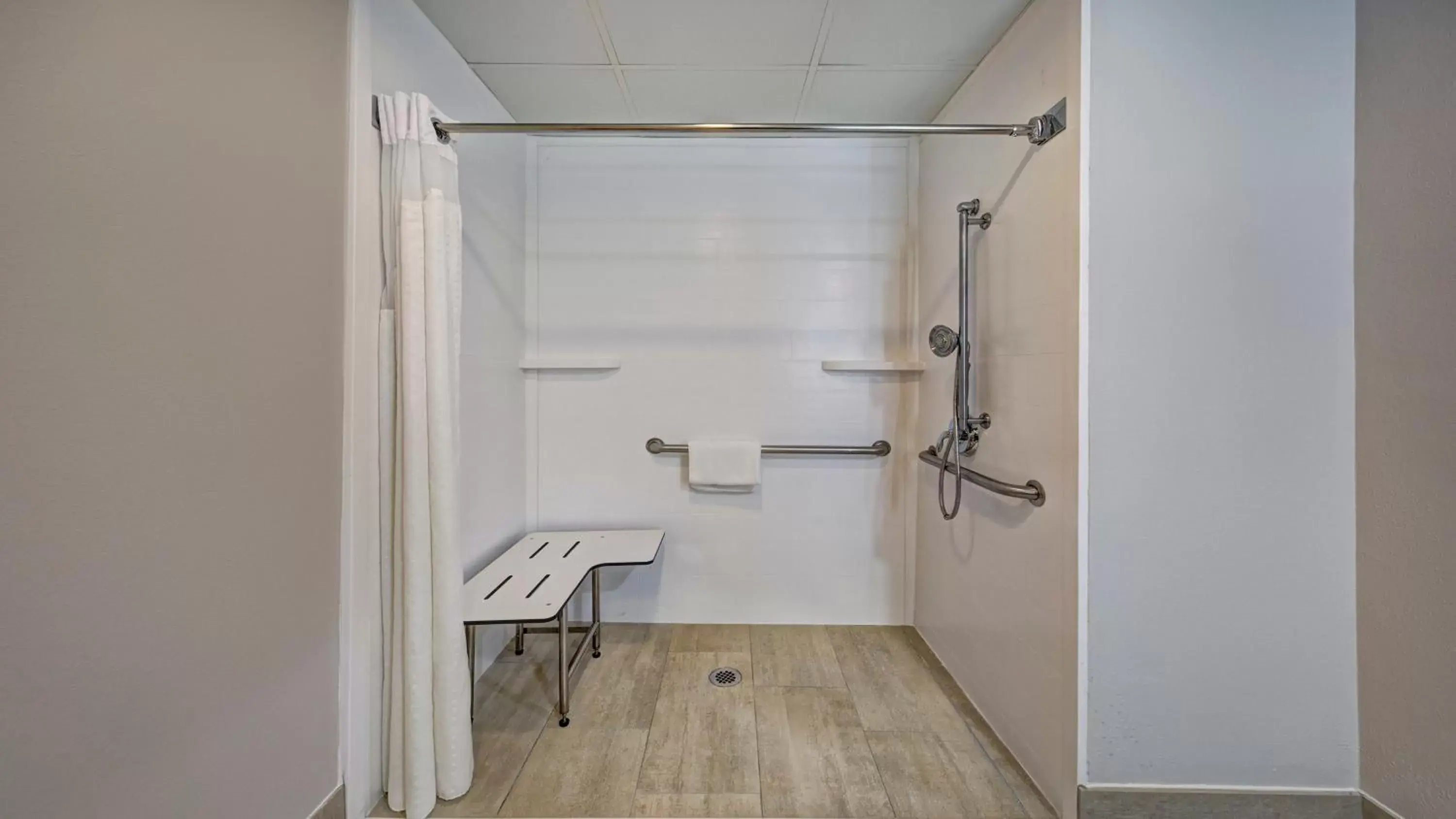 Bathroom in Holiday Inn Express & Suites Crossville, an IHG Hotel