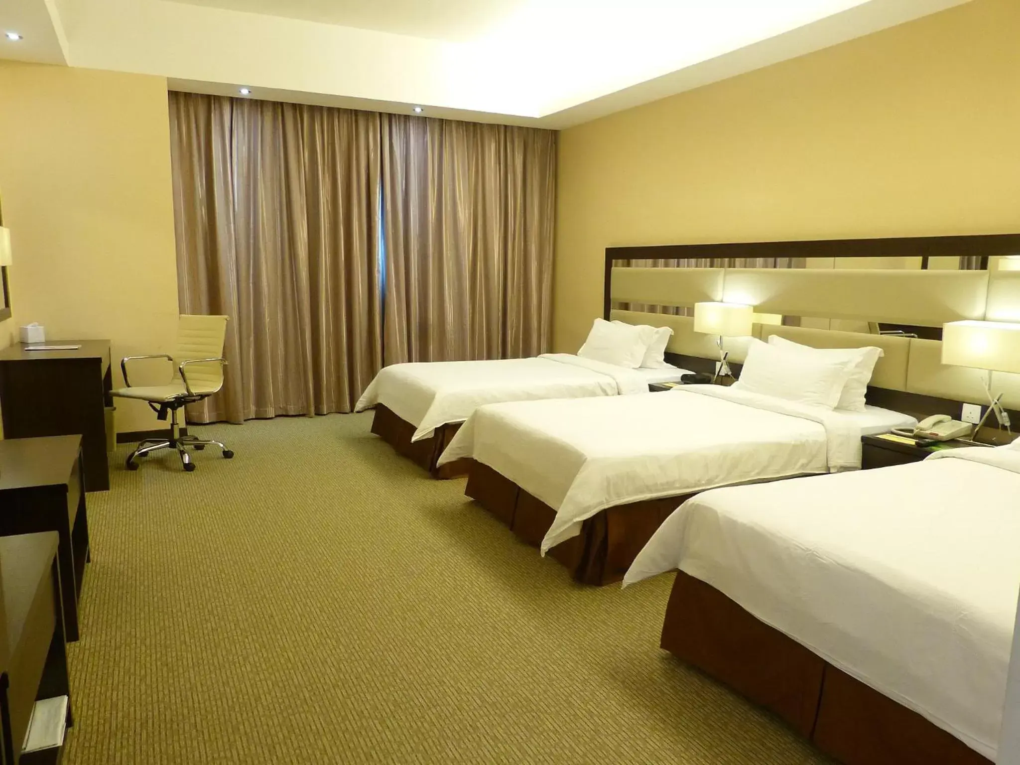 Photo of the whole room, Bed in Ixora Hotel Penang