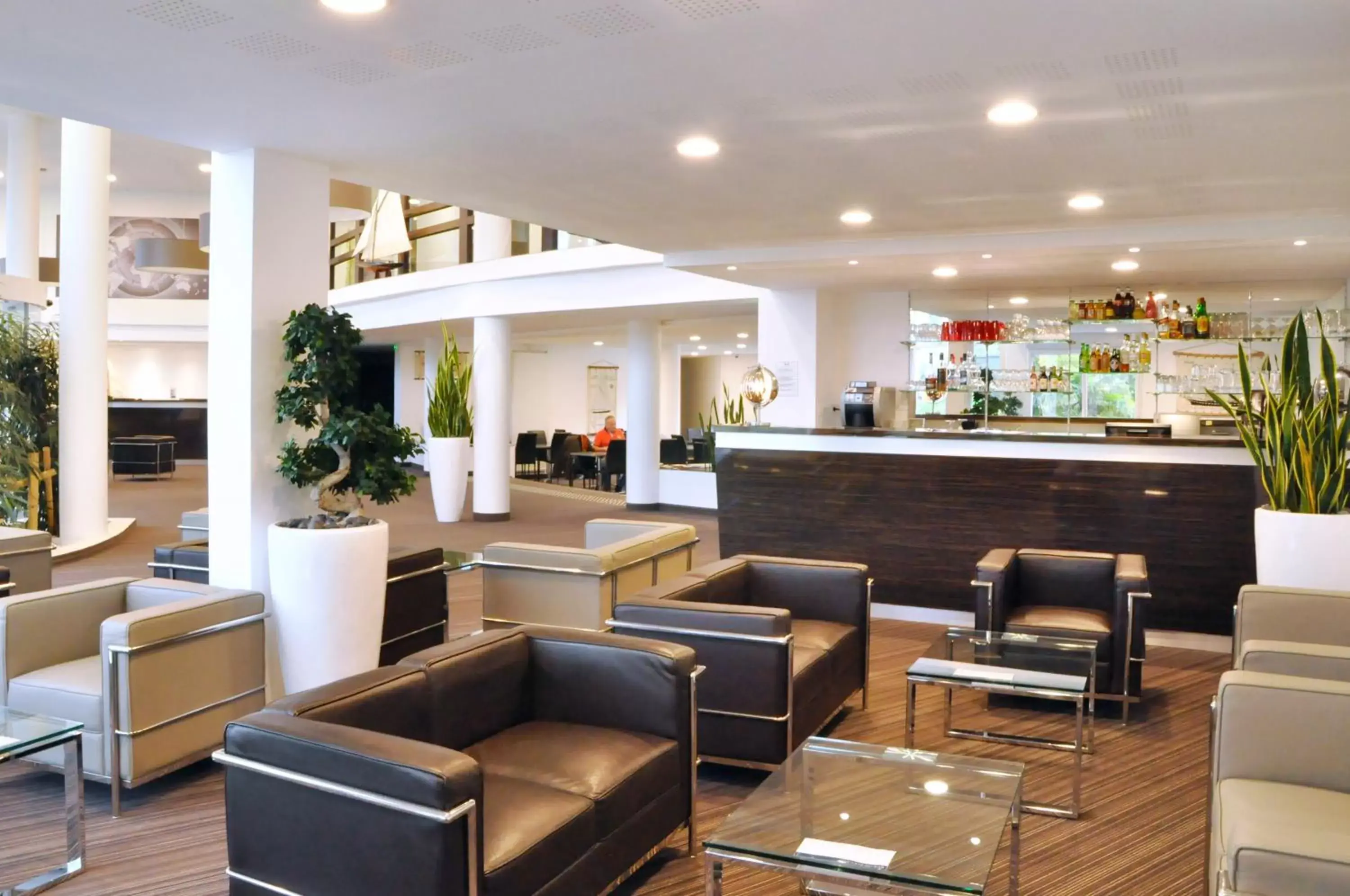 Lounge or bar, Lounge/Bar in Golden Tulip Nantes Carquefou Suite