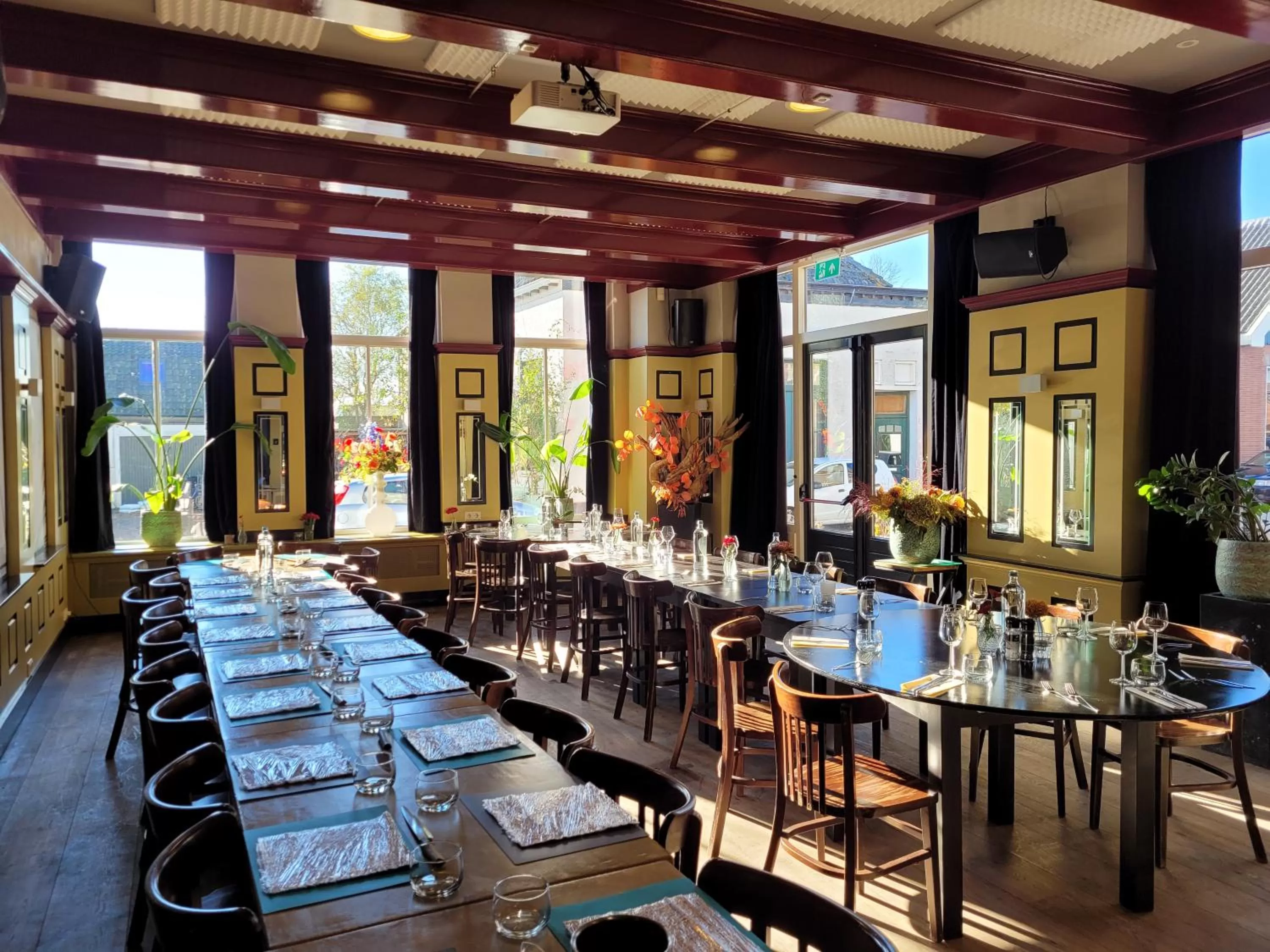 Restaurant/Places to Eat in L'appel Studio near Amsterdam