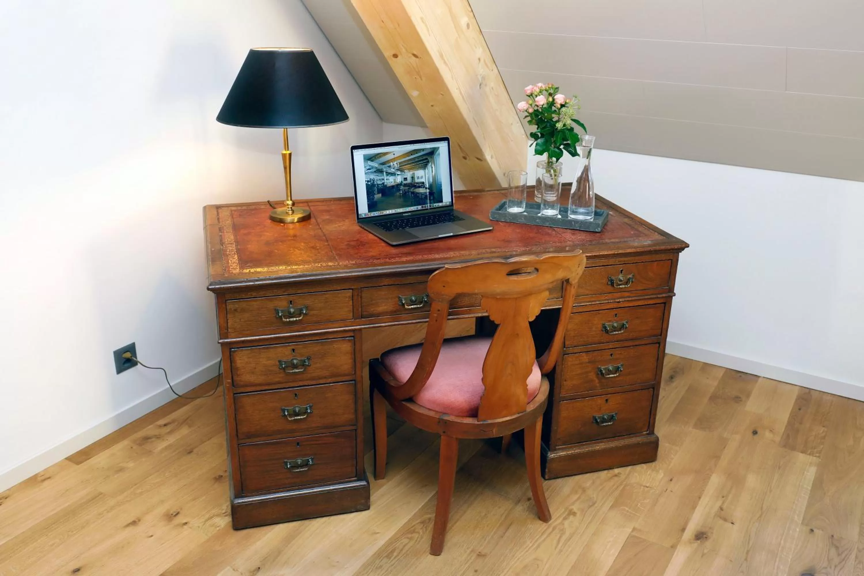 Seating area in Fleur de Lis