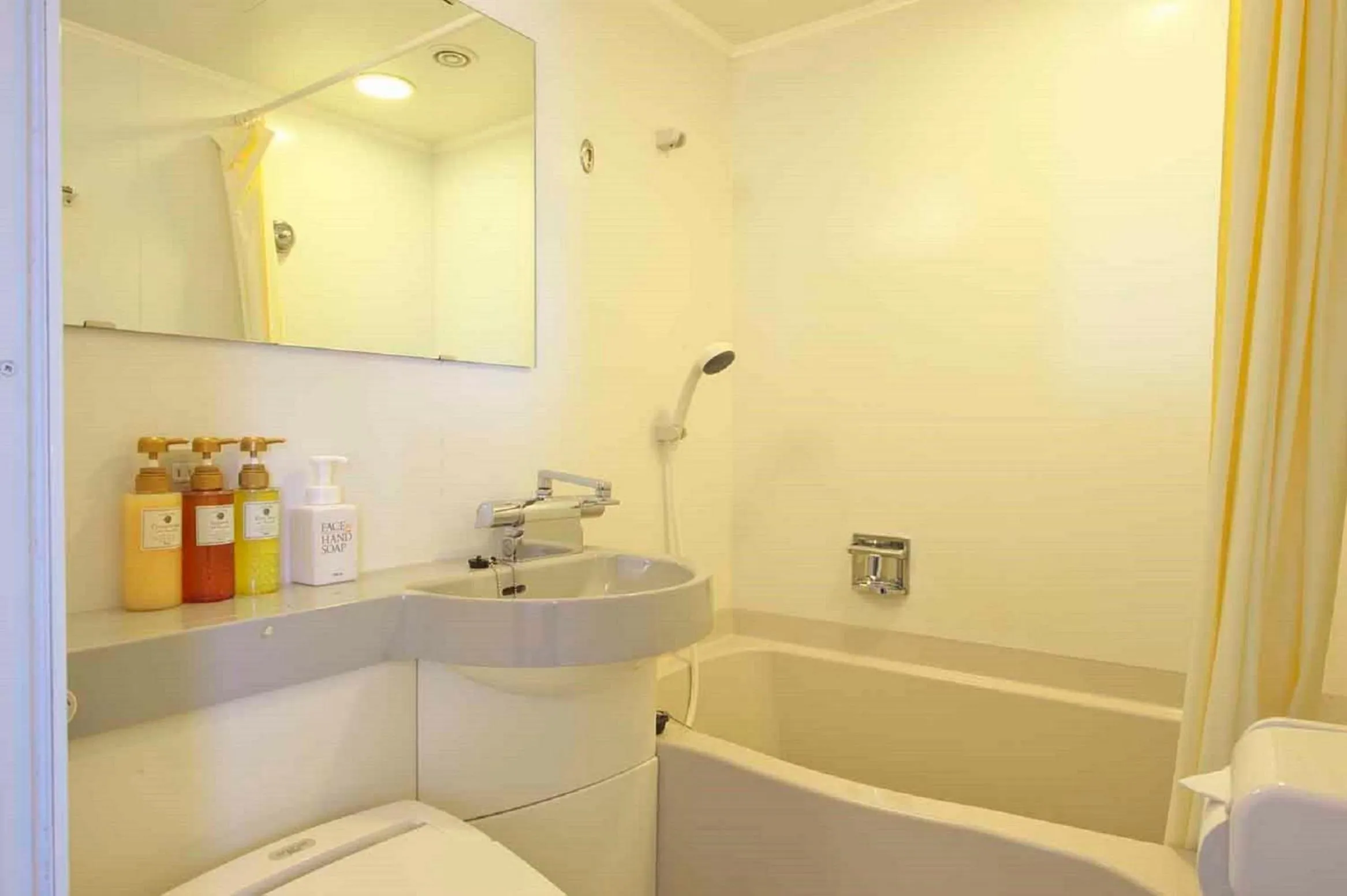 Shower in Chisun Hotel Hiroshima