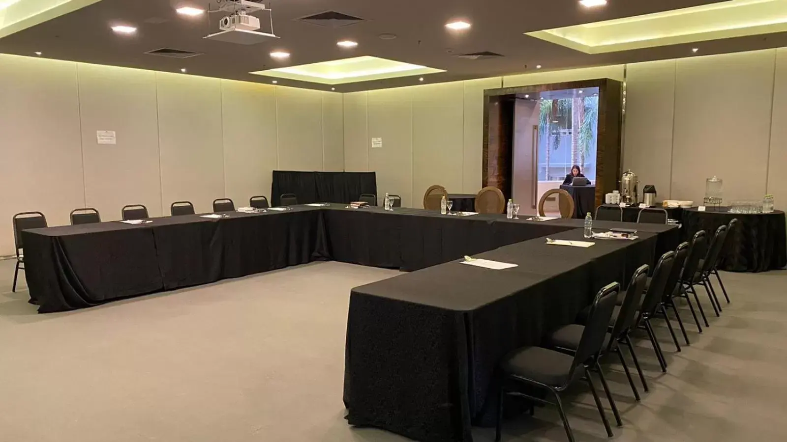 Meeting/conference room in Crowne Plaza Asunción, an IHG Hotel