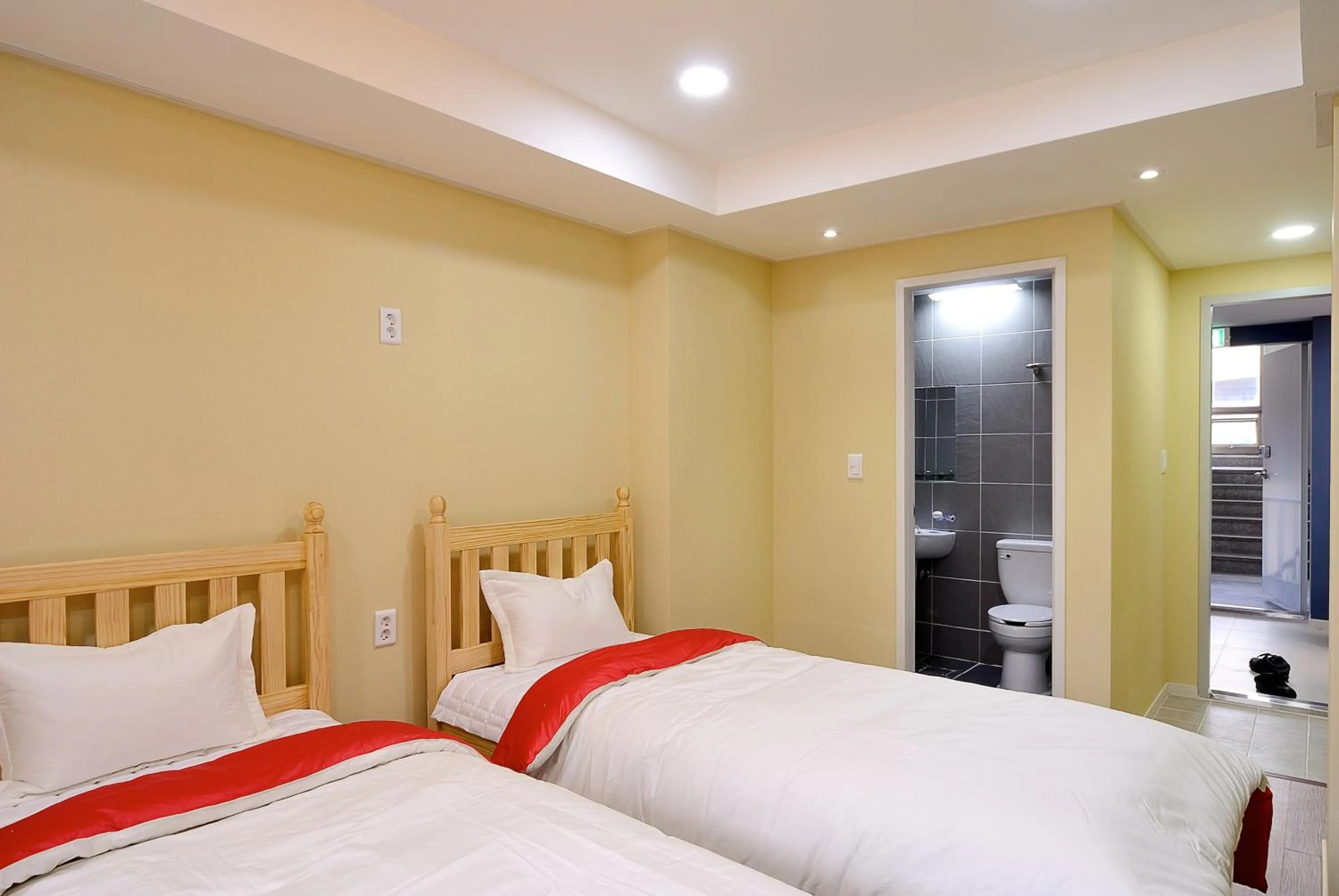 Photo of the whole room, Bed in Red Guesthouse