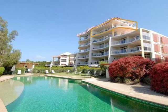 Property building, Swimming Pool in Magnolia Lane Apartments