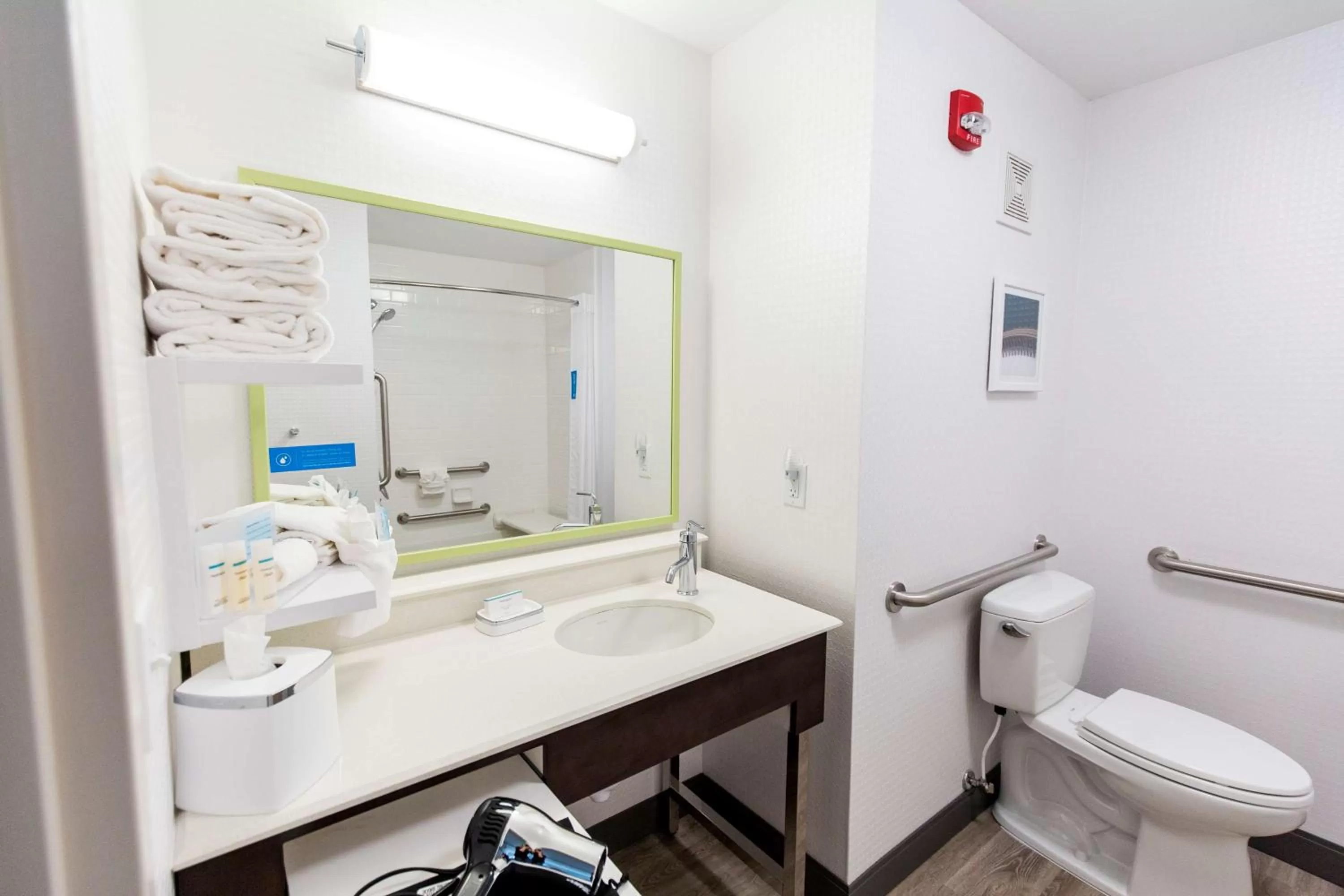 Bathroom in Hampton Inn Bismarck