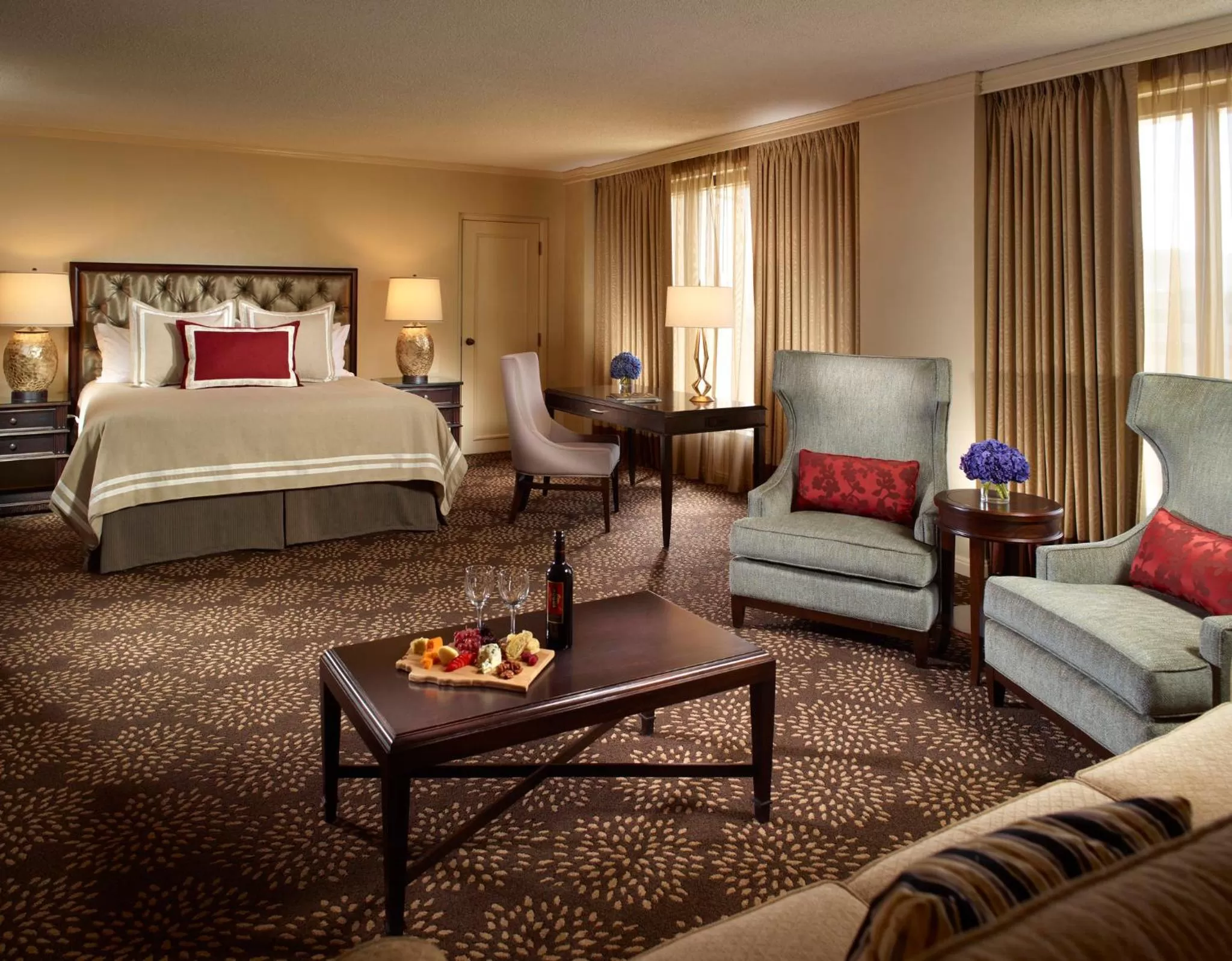 Las Colinas Suite 1 King Bed in Omni Las Colinas Hotel