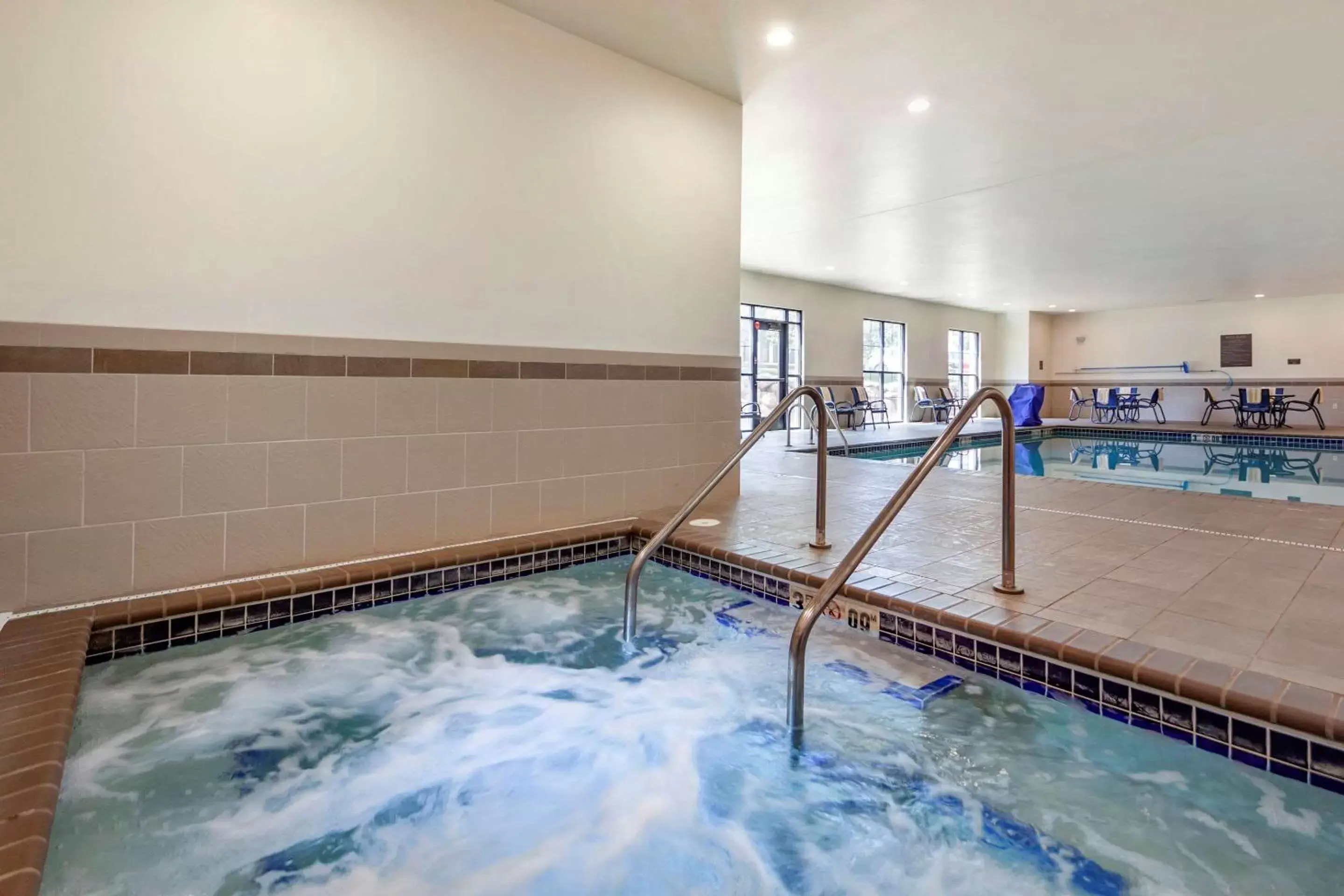 Activities, Swimming Pool in Comfort Inn & Suites Avera Southwest