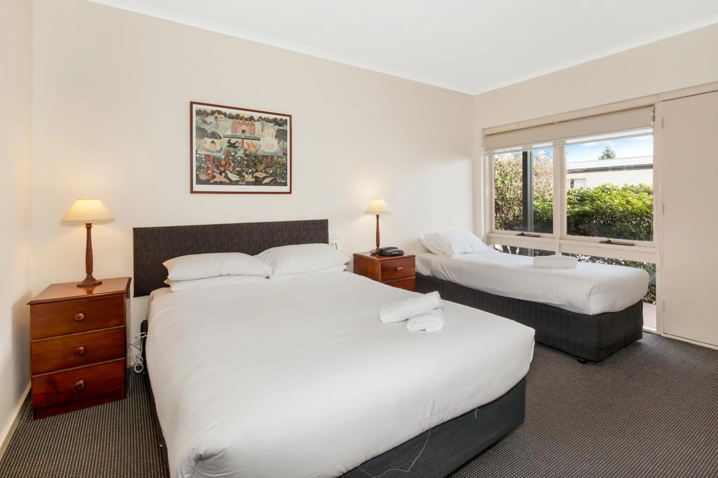 Photo of the whole room, Bed in Ballarat Colonial Motor Inn