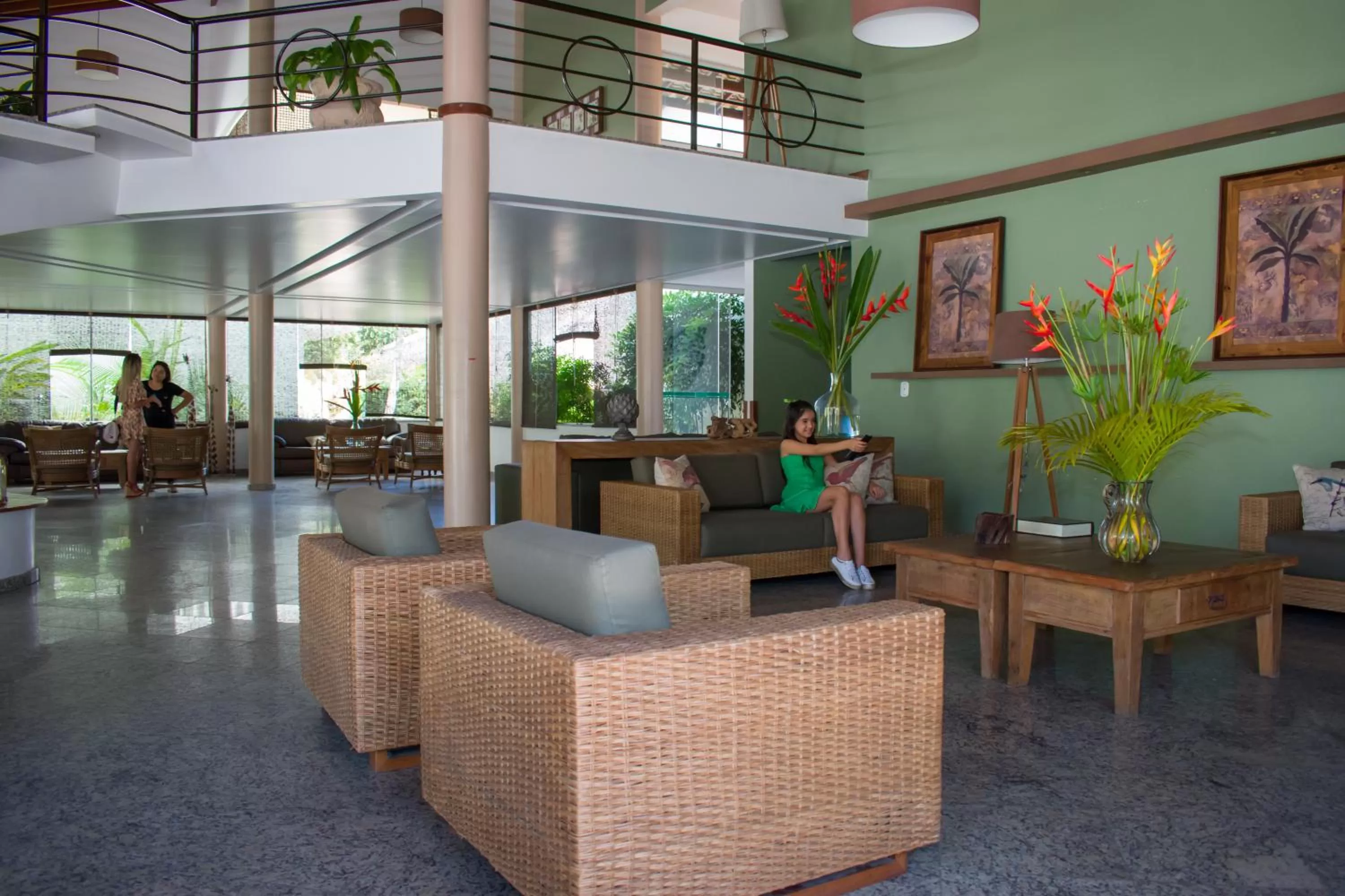 Communal lounge/ TV room in Sarana Praia Hotel