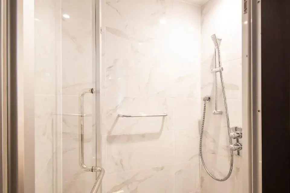Shower, Bathroom in Shibuya Stream Excel Hotel Tokyu