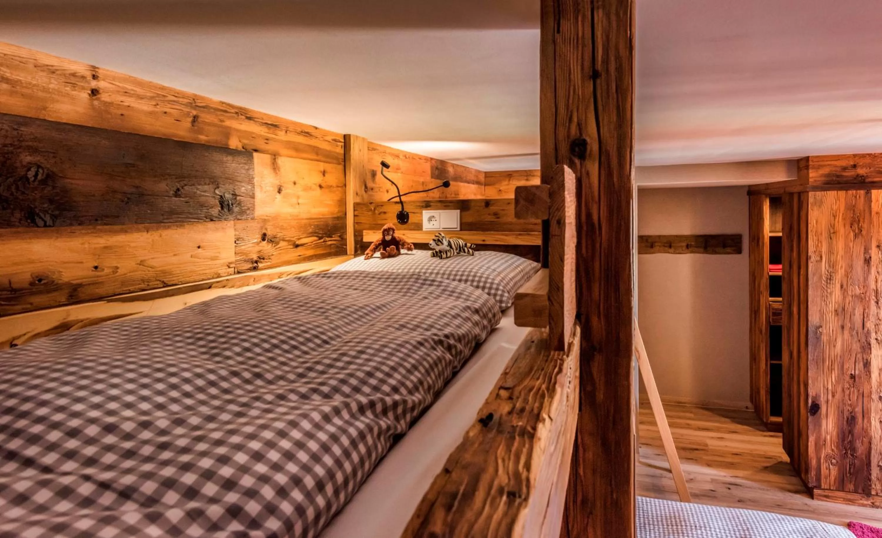 bunk bed, Bed in Hotel Schäfflerwirt