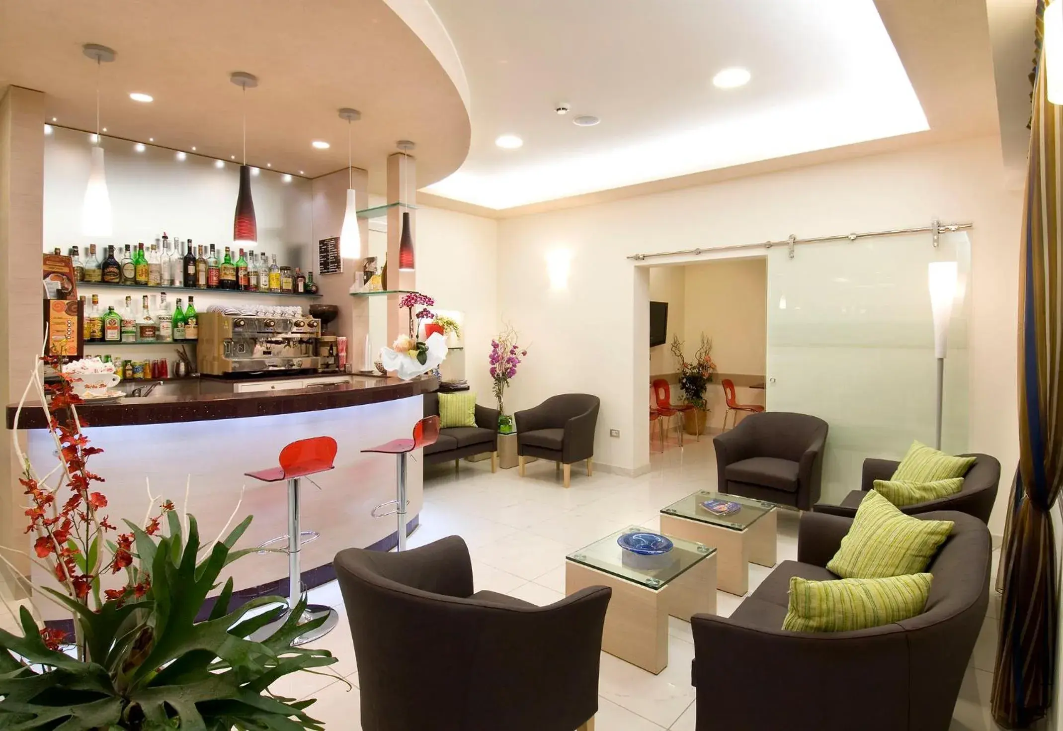 Communal lounge/ TV room, Lounge/Bar in Hotel Adigrat Riccione con Ristorante