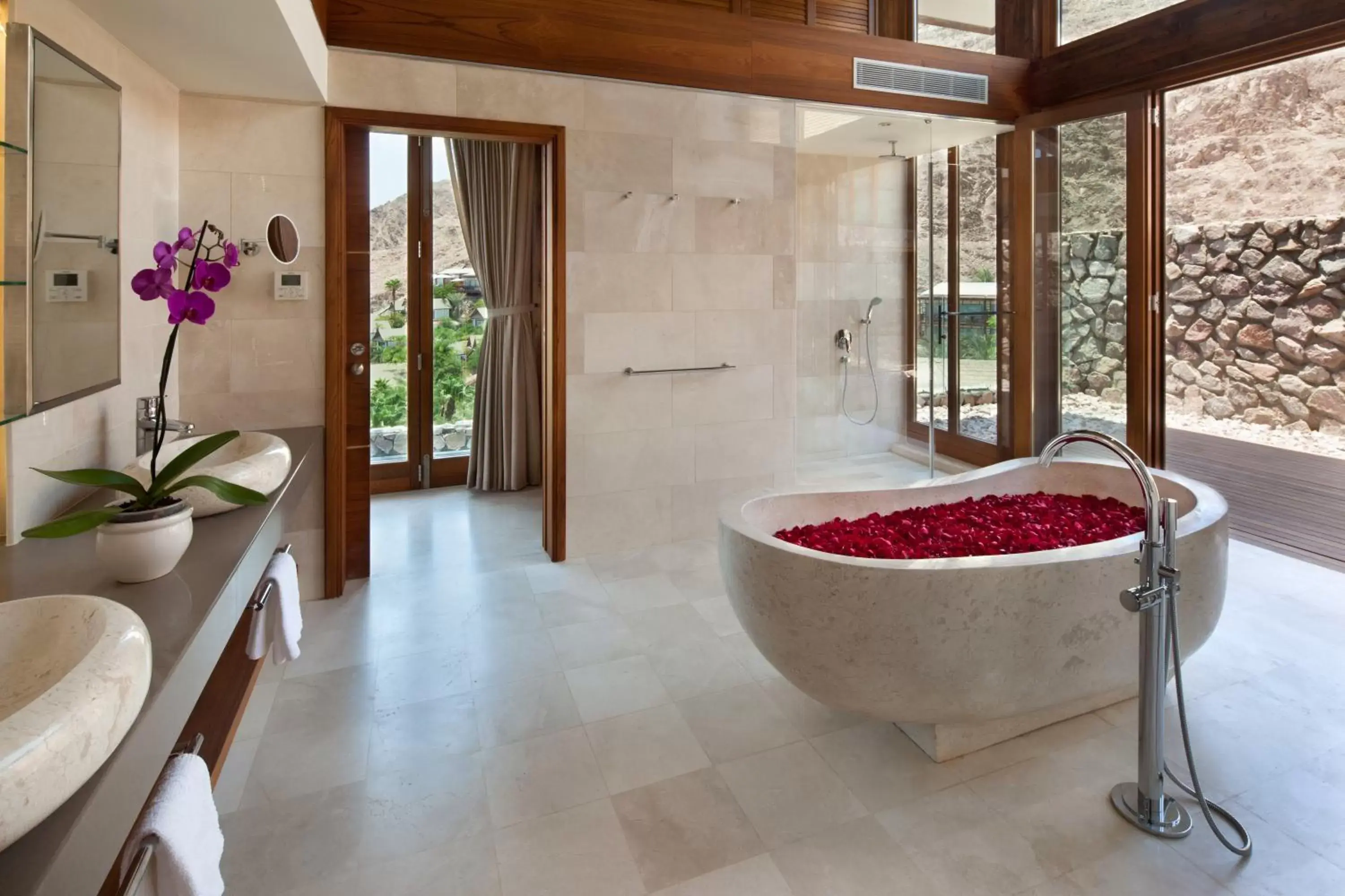 Bathroom in Herbert Samuel Royal Shangri-La Eilat