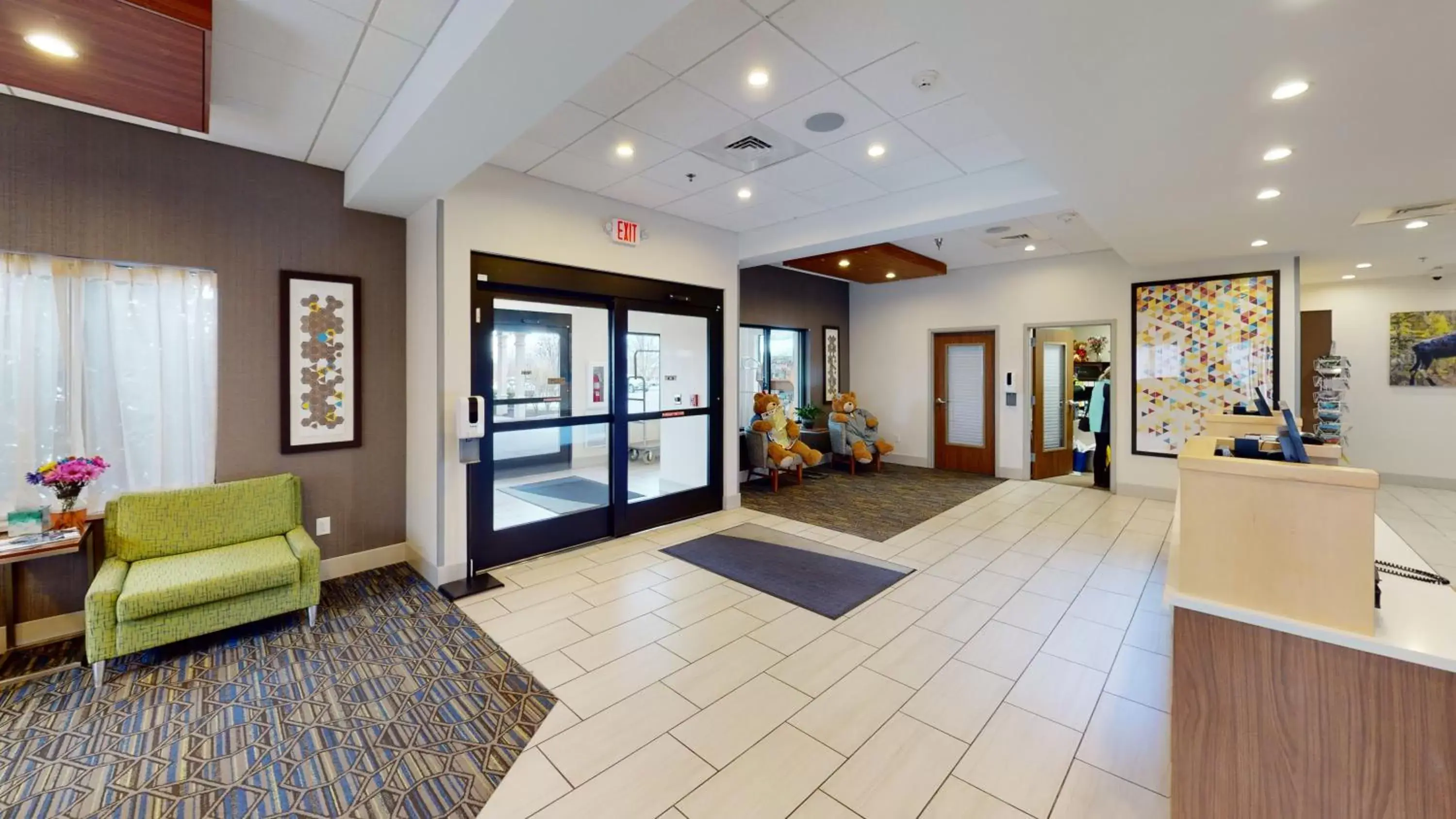 Lobby or reception in Holiday Inn Express South Burlington, an IHG Hotel