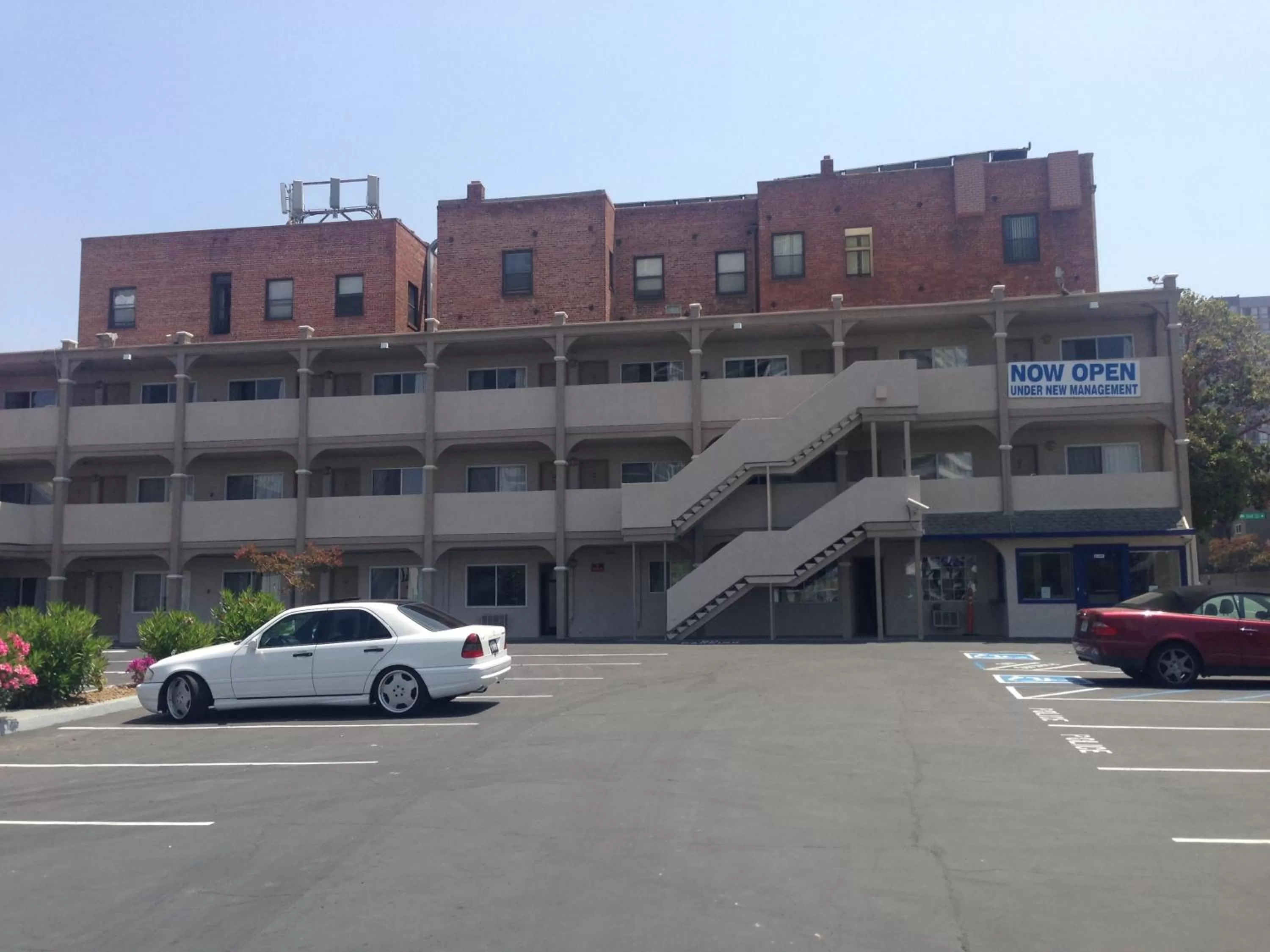 Facade/entrance in Americas Best Value Inn - Downtown Oakland/Lake Merritt