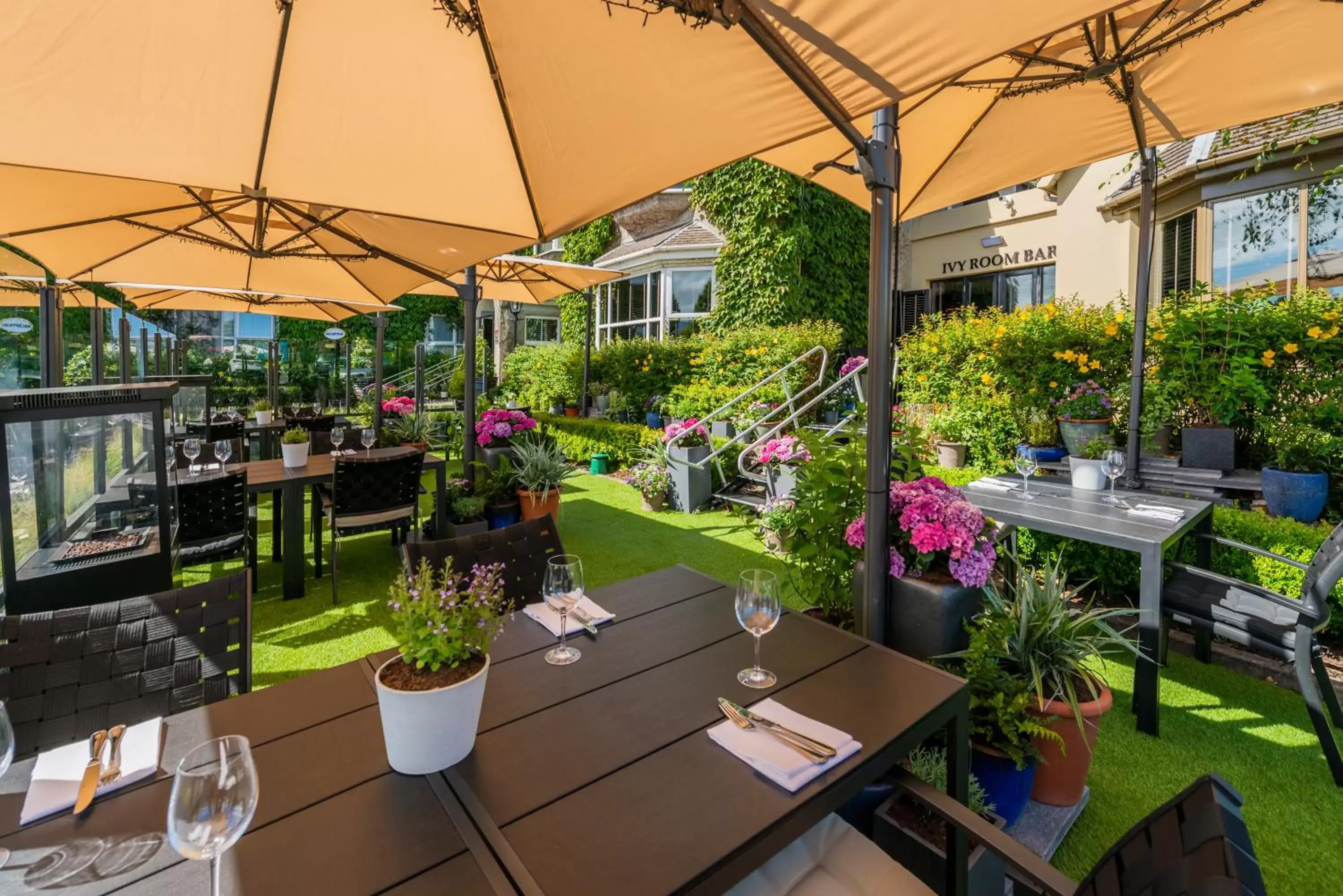 Patio, Restaurant/Places to Eat in The Victoria