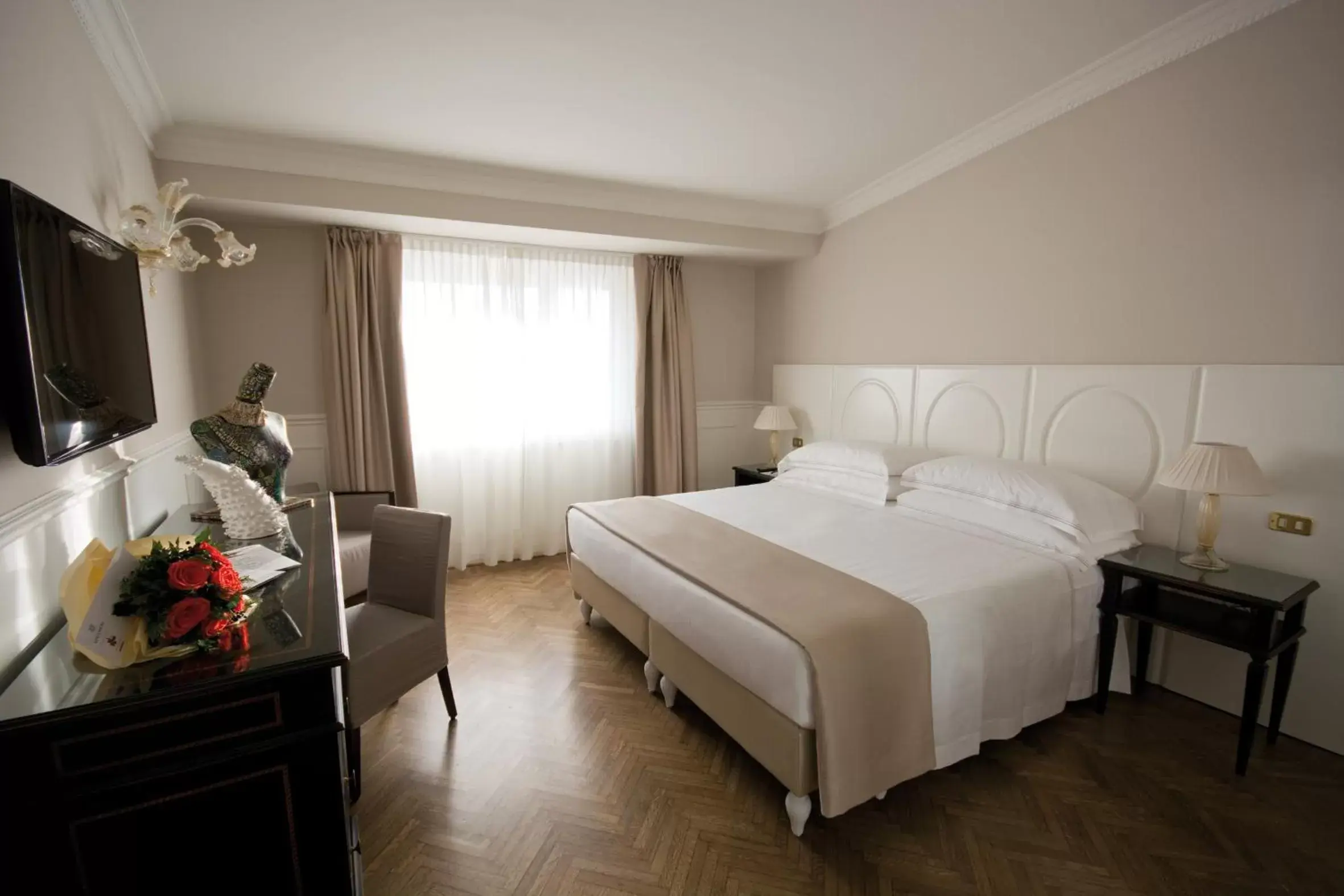 Bedroom in Plaza Hotel Lucchesi
