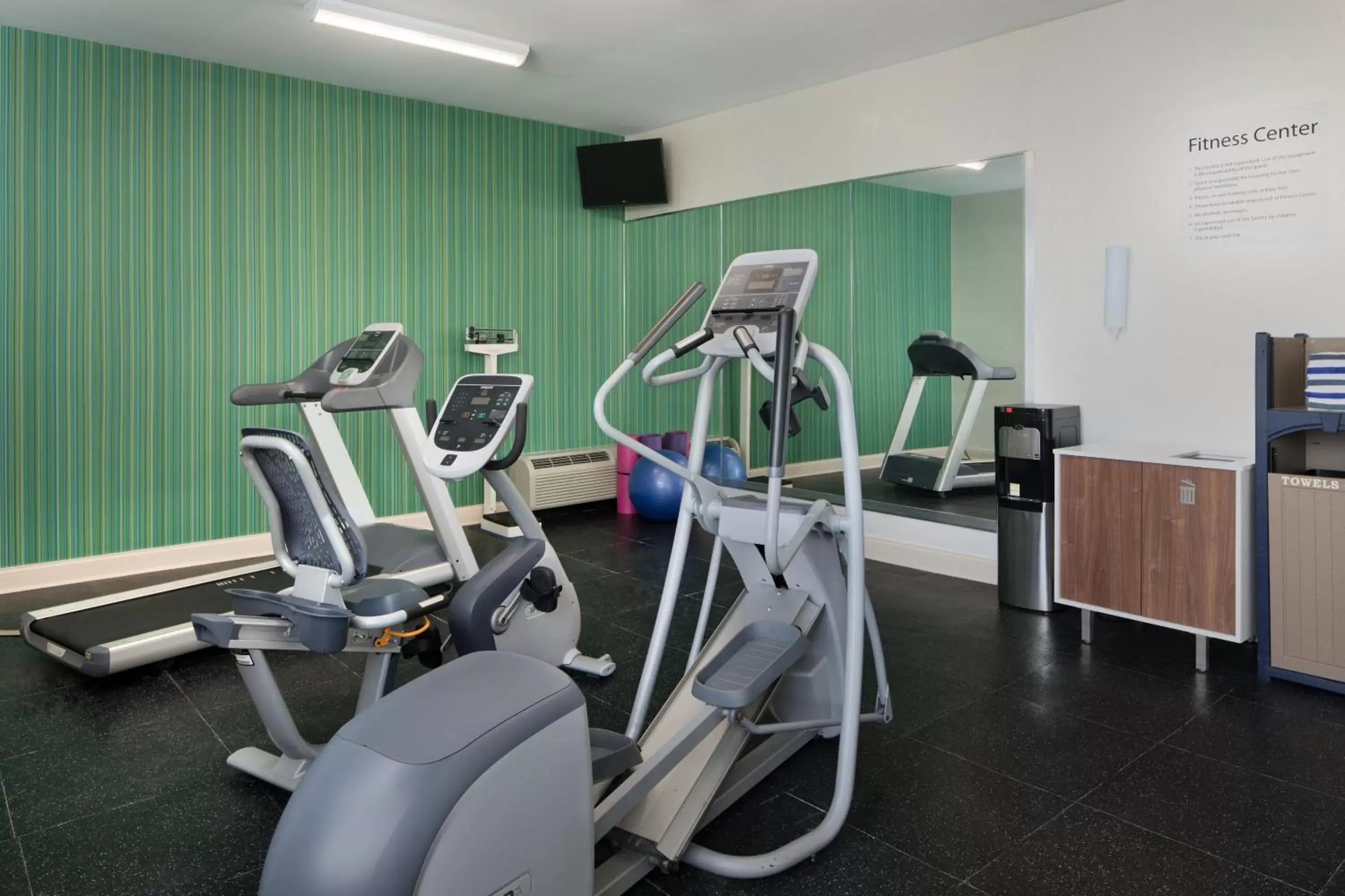 Spa and wellness centre/facilities, Fitness Center/Facilities in Holiday Inn Express Louisville Northeast, an IHG Hotel