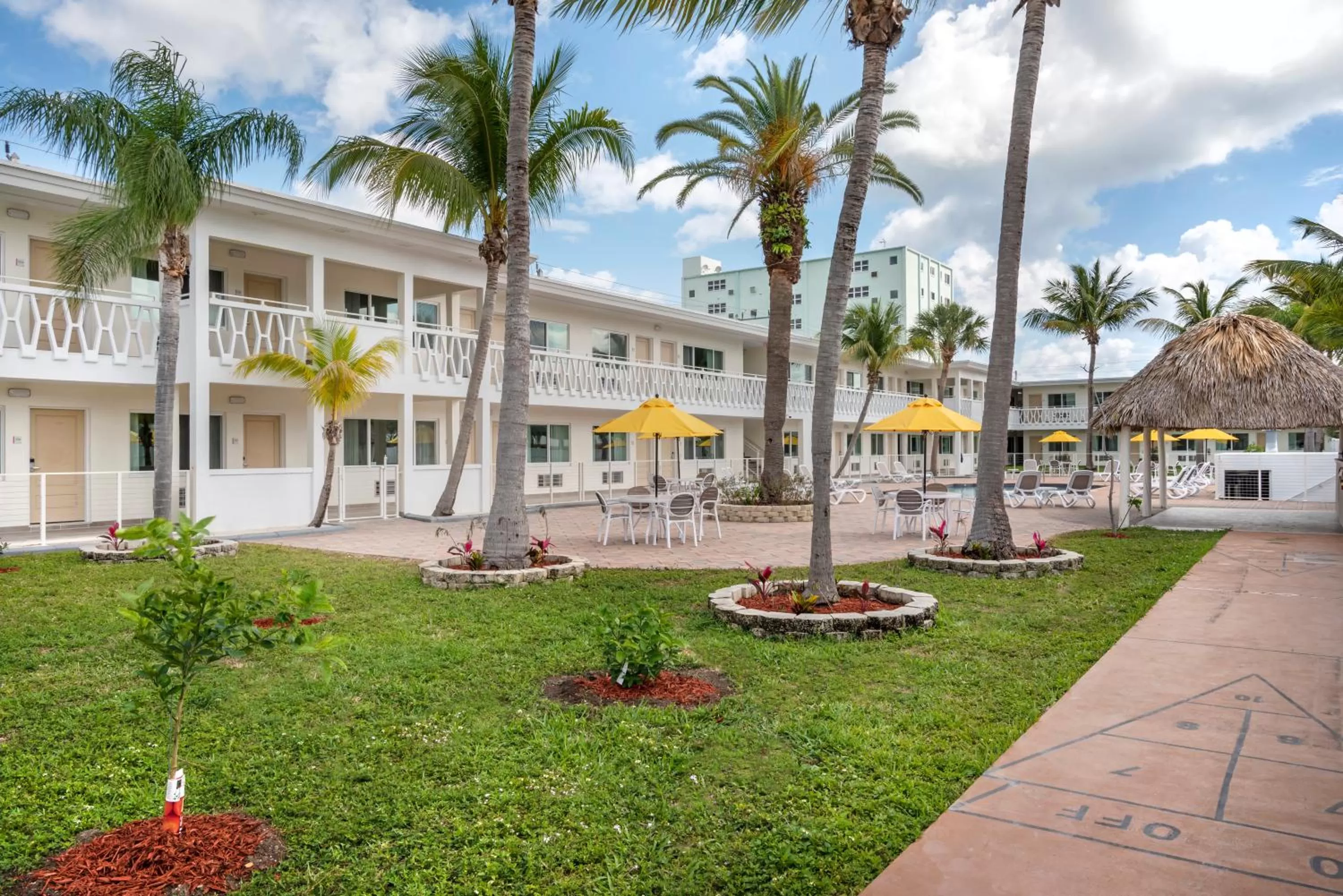 Property building in Downtown Hollywood Gardens Inn & Suites