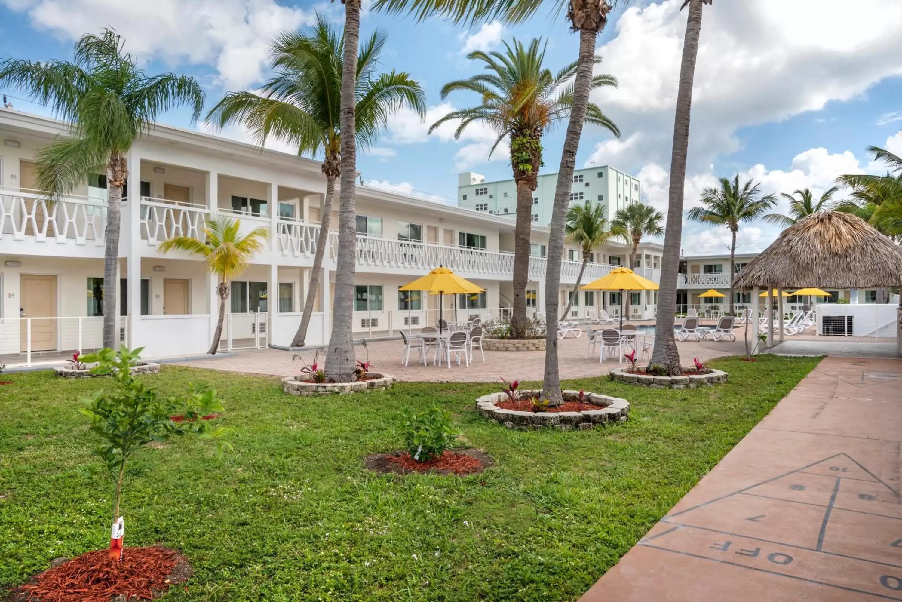 Property building in Rodeway Inn Hollywood Property building in Rodeway Inn Hollywood