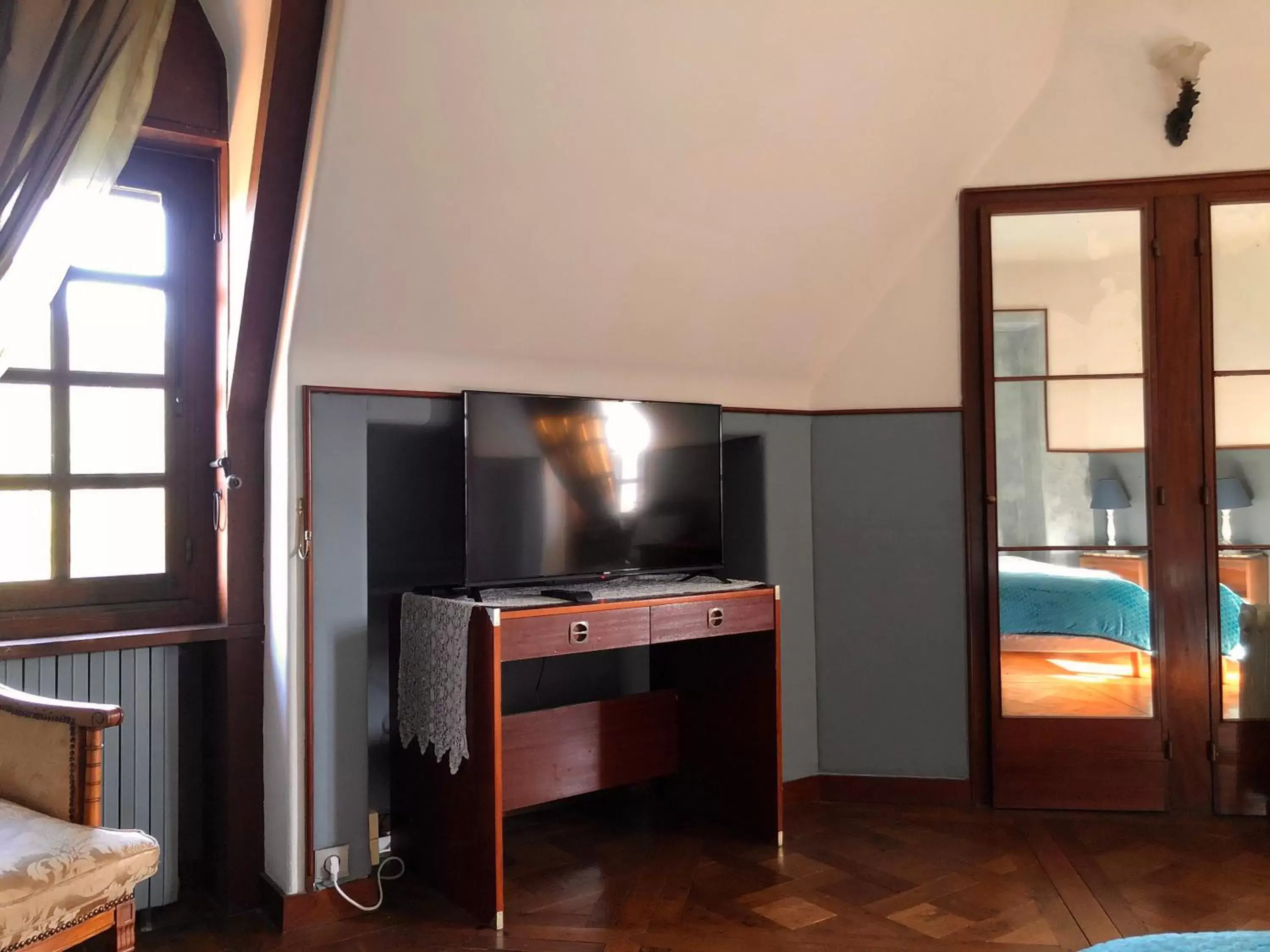 TV and multimedia, TV/Entertainment Center in Le Logis d'Arniere