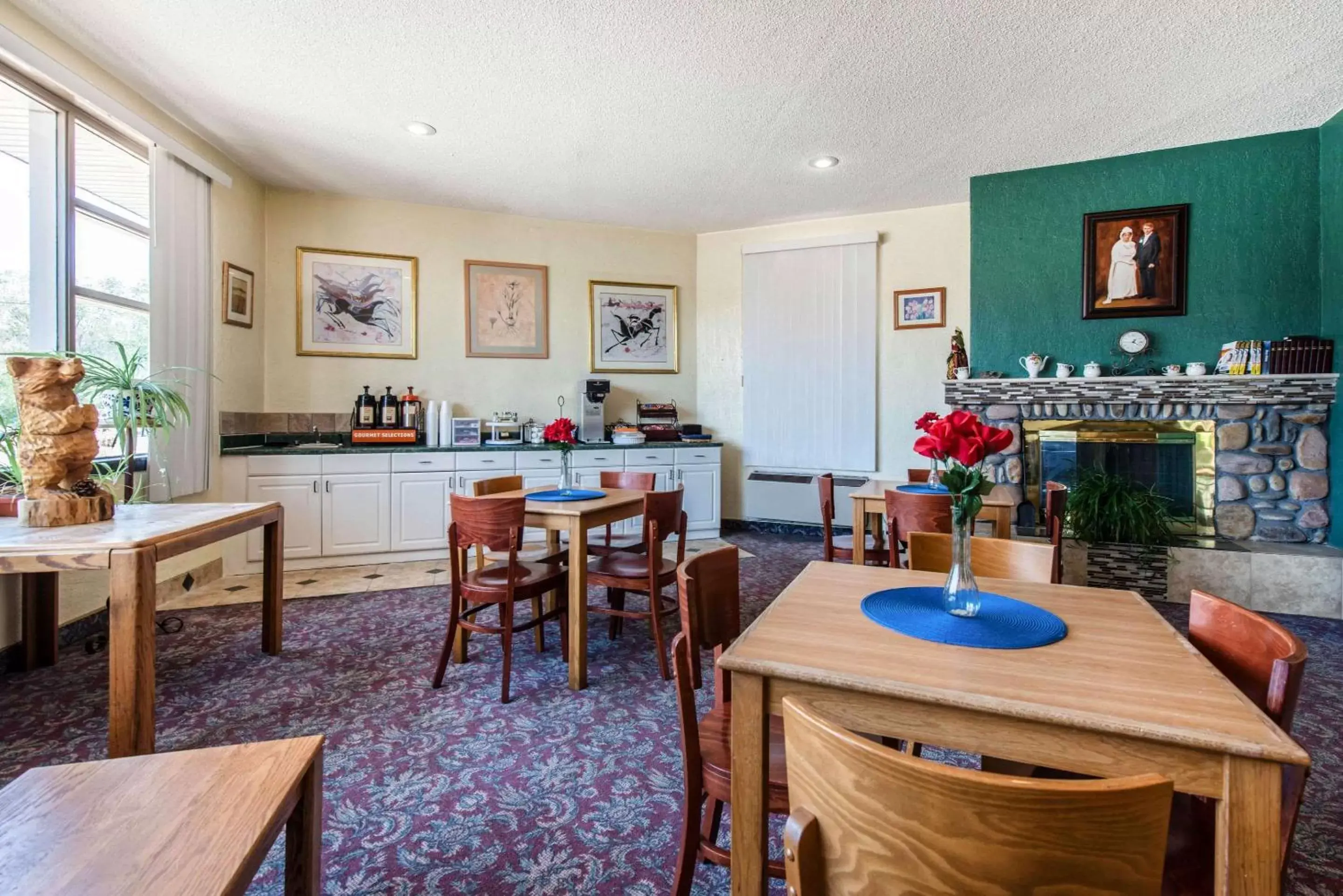 Restaurant/Places to Eat in Rodeway Inn & Suites Colorado Springs