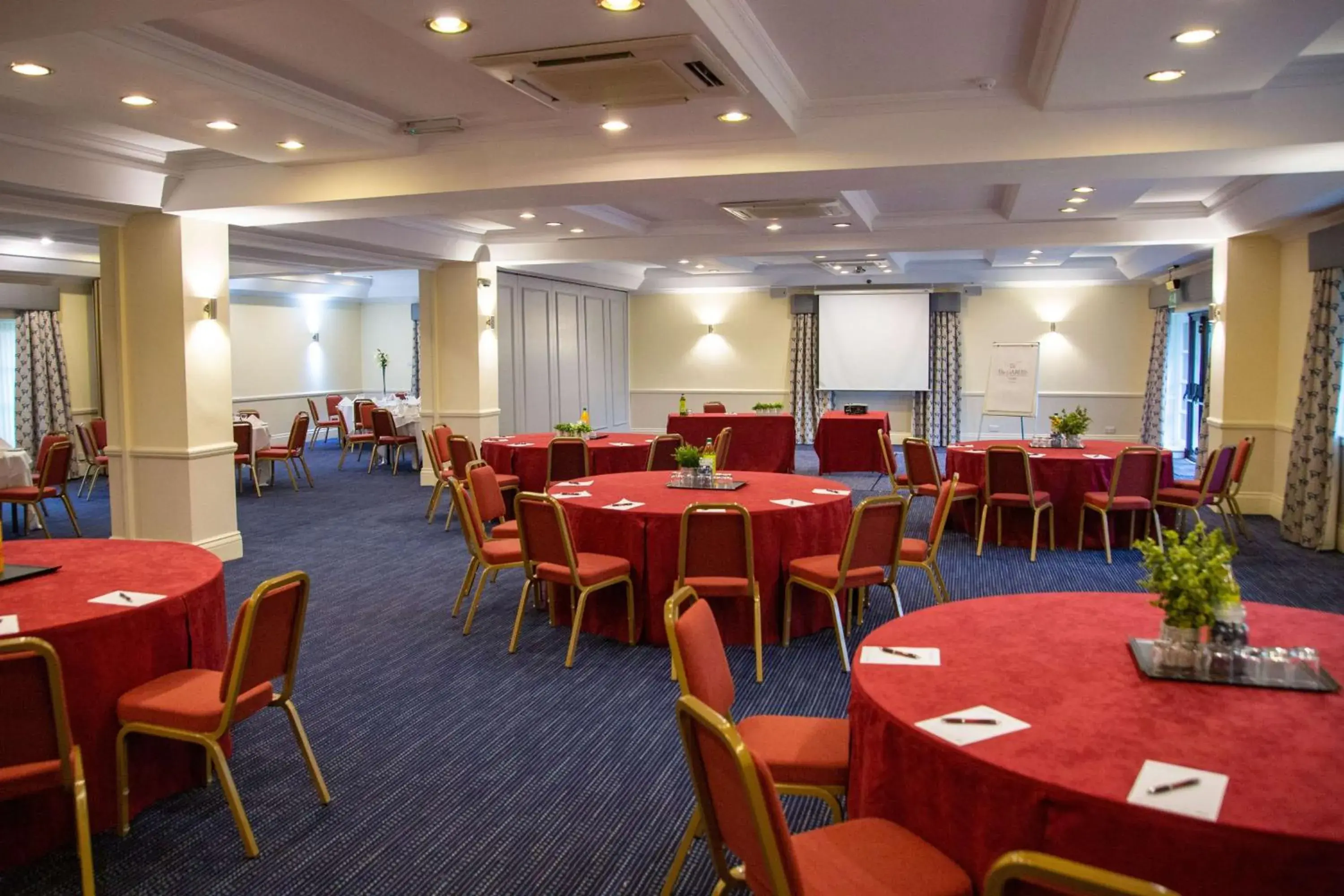 Meeting/conference room, Restaurant/Places to Eat in Best Western Gables Hotel