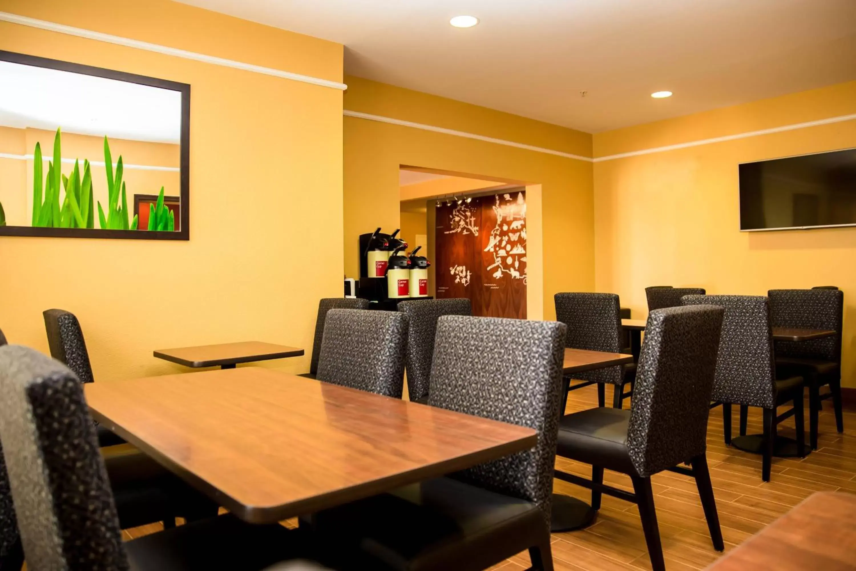 Restaurant/Places to Eat in TownePlace Suites Fredericksburg