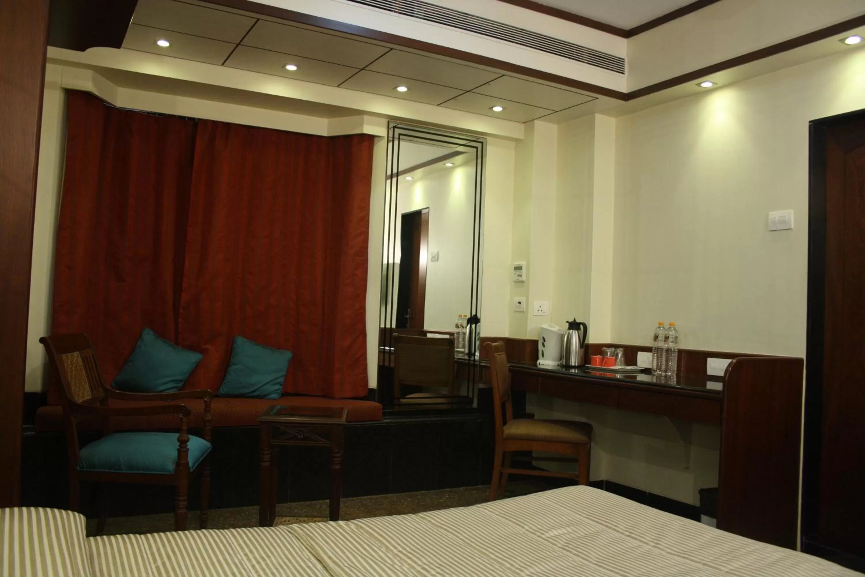 Bed in Hotel Karl Residency