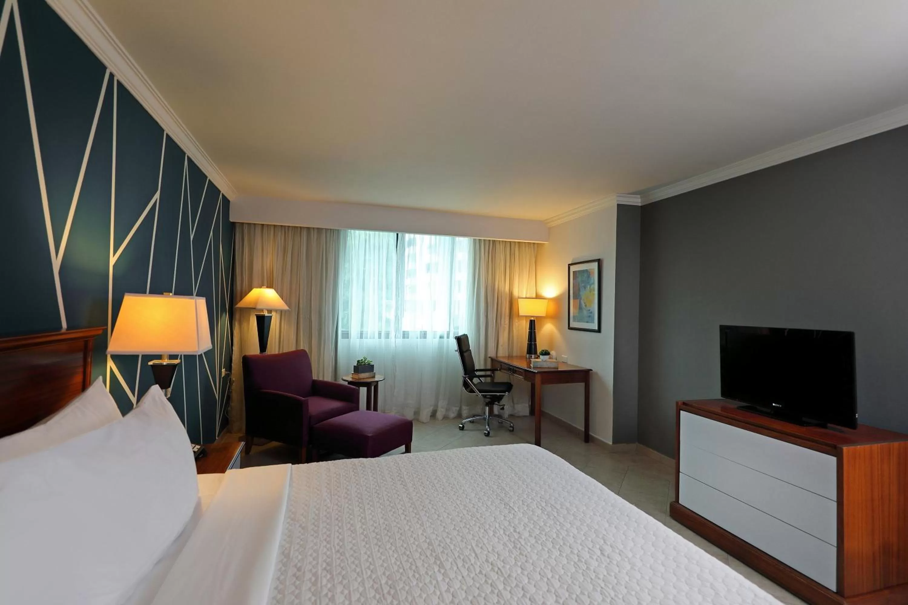 Photo of the whole room, Bed in Crowne Plaza Panama by IHG