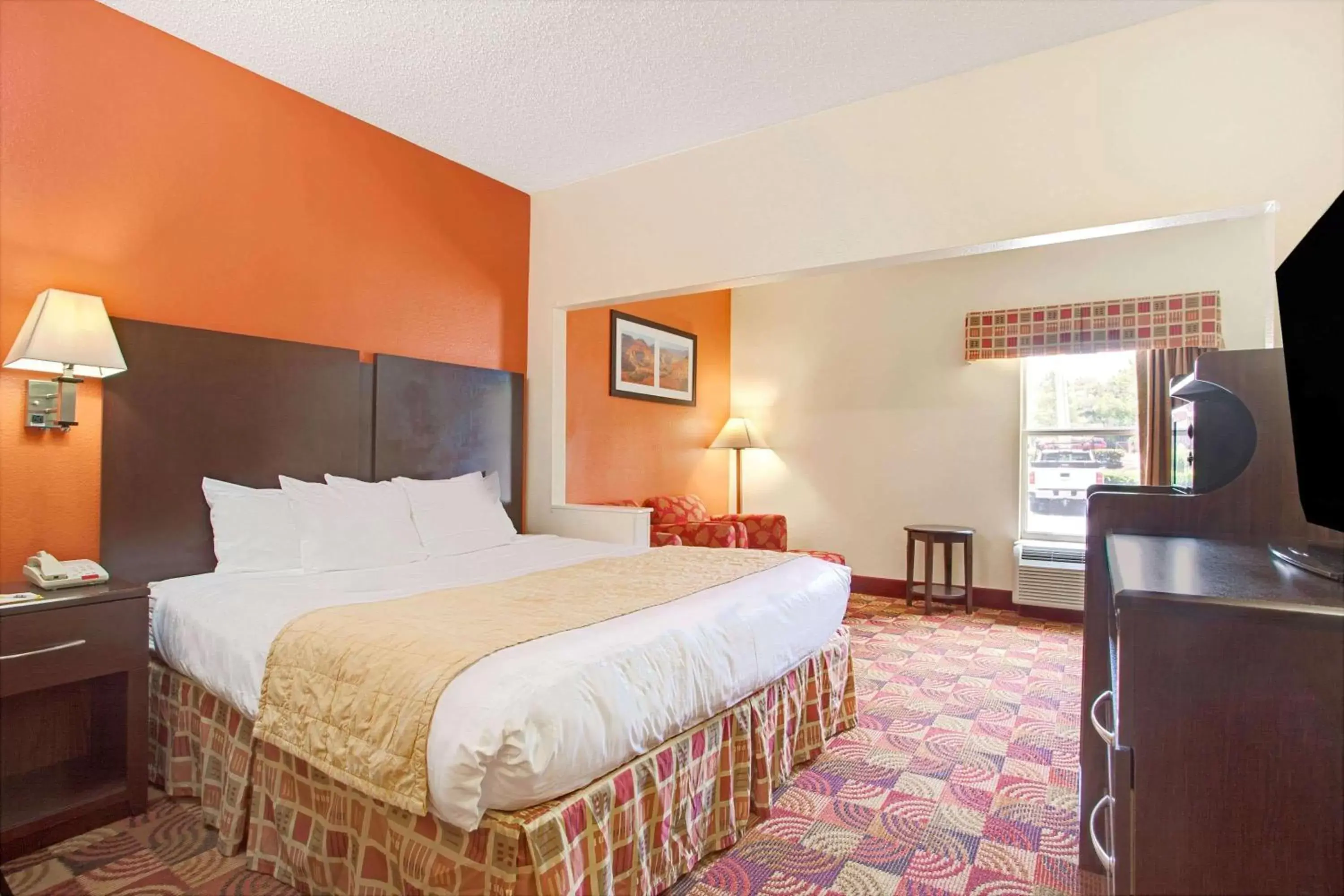 Photo of the whole room, Bed in Days Inn & Suites by Wyndham Ridgeland