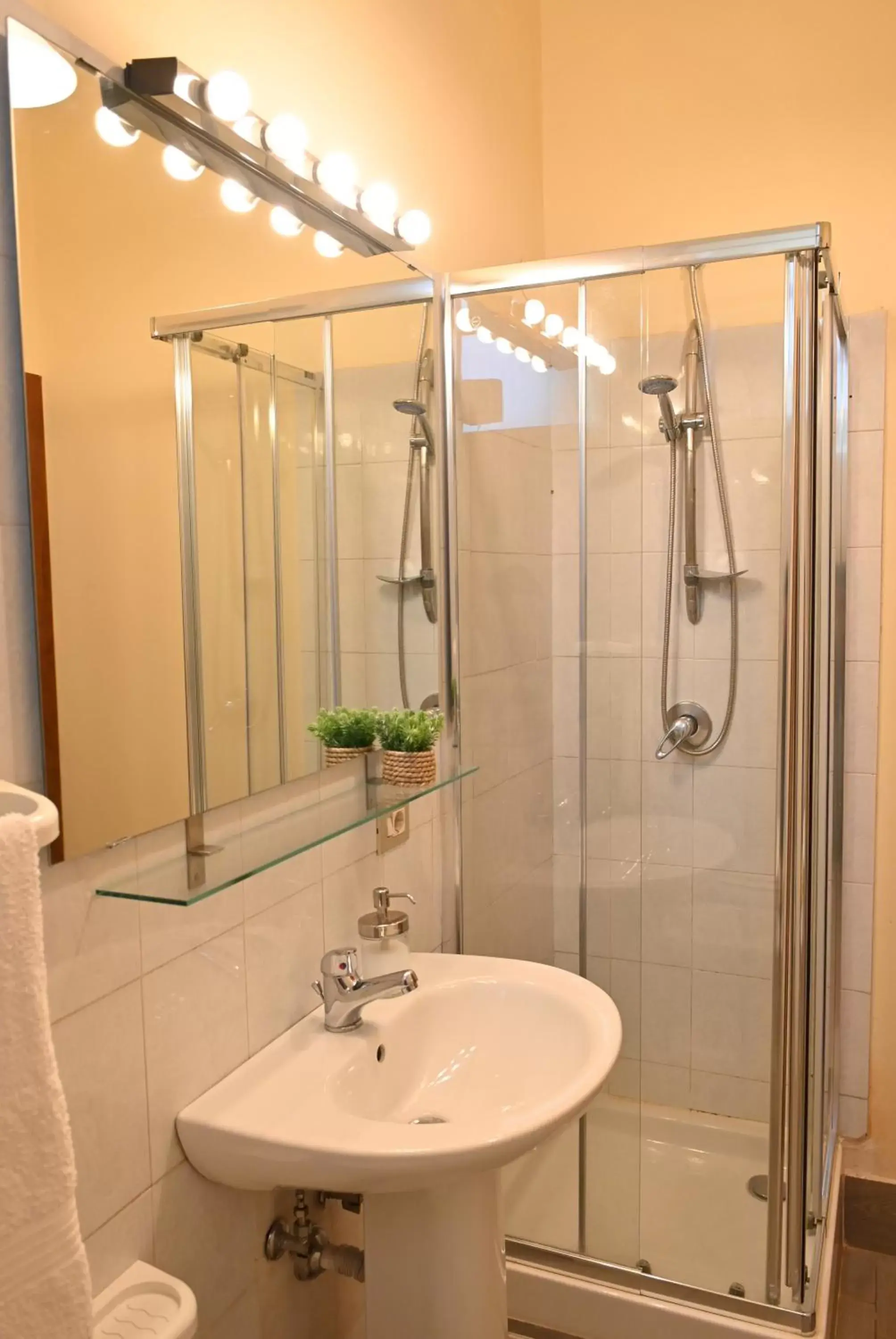 Shower, Bathroom in B&B a Capua - I PORTICI del centro