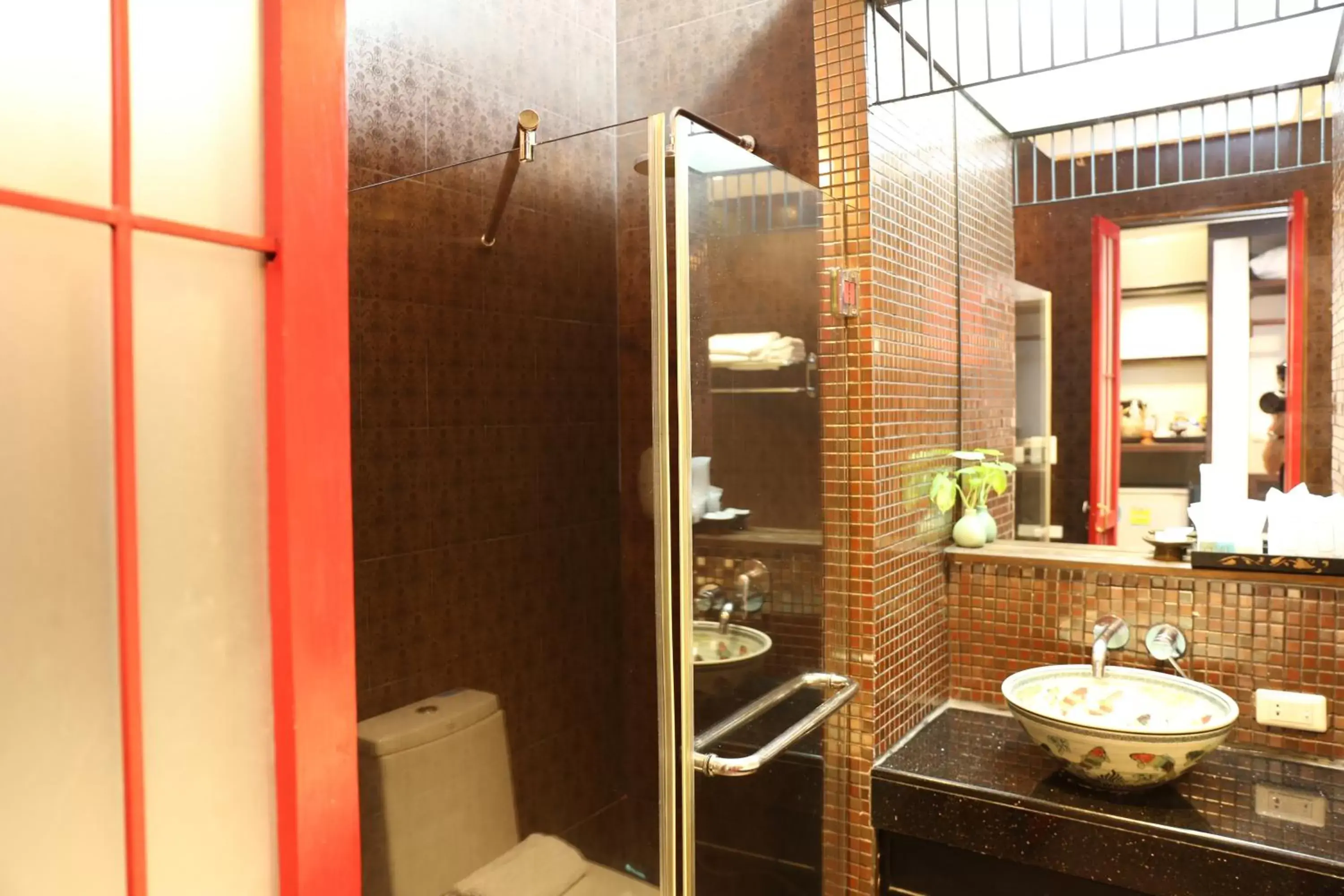 Bathroom in Tharaburi Resort