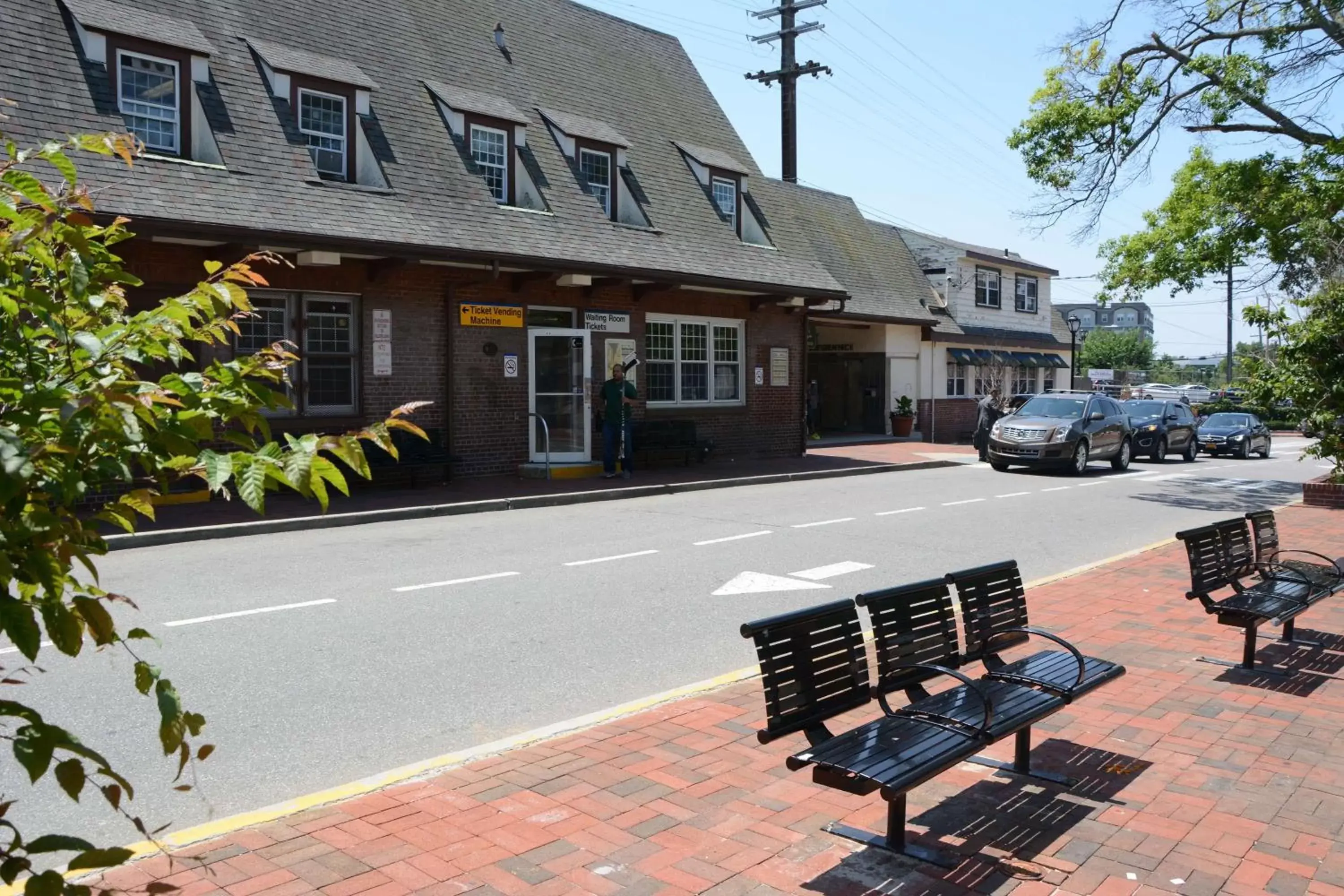 Nearby landmark, Property Building in Inn at Great Neck