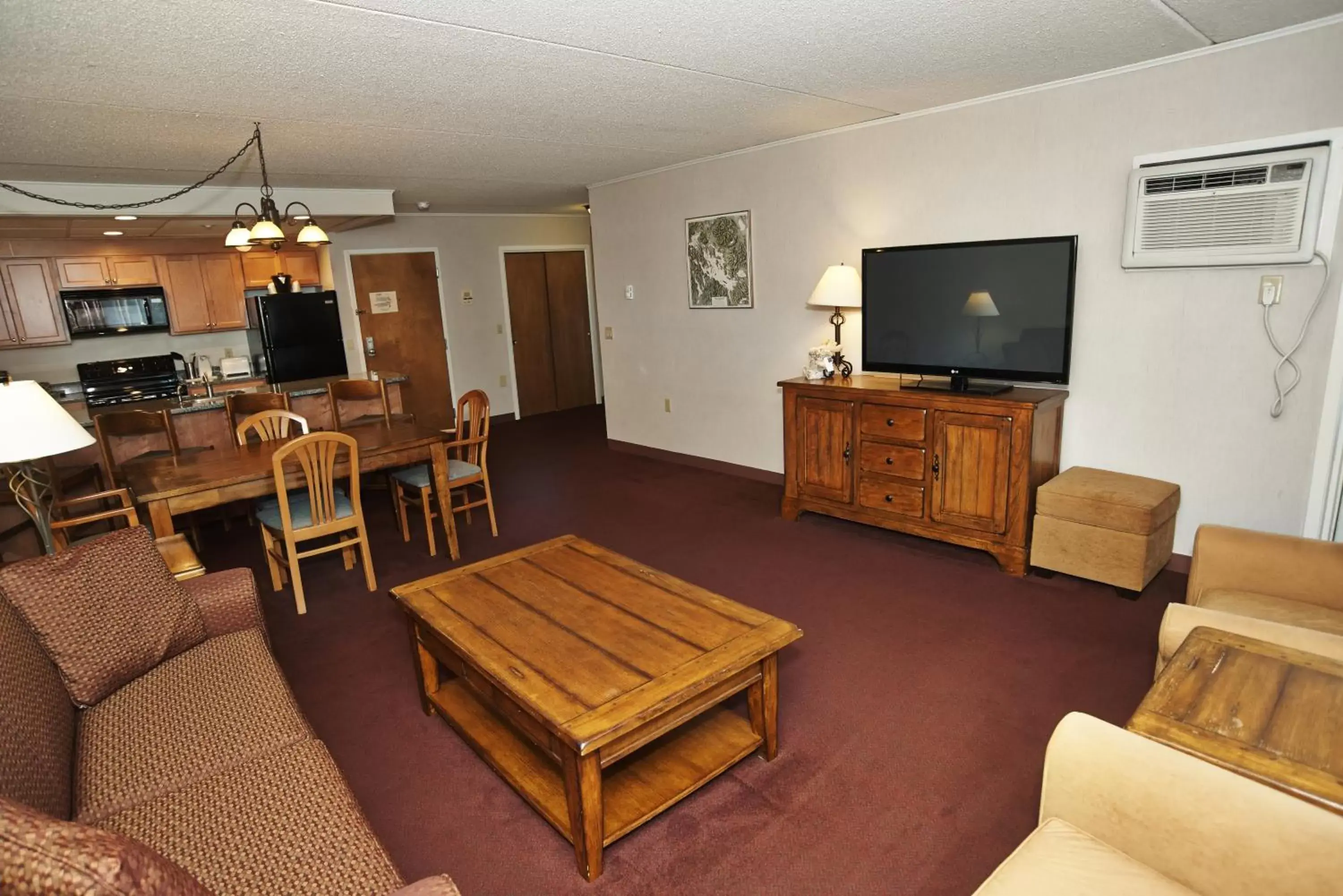 Living room, Seating Area in Fireside Inn & Suites Gilford