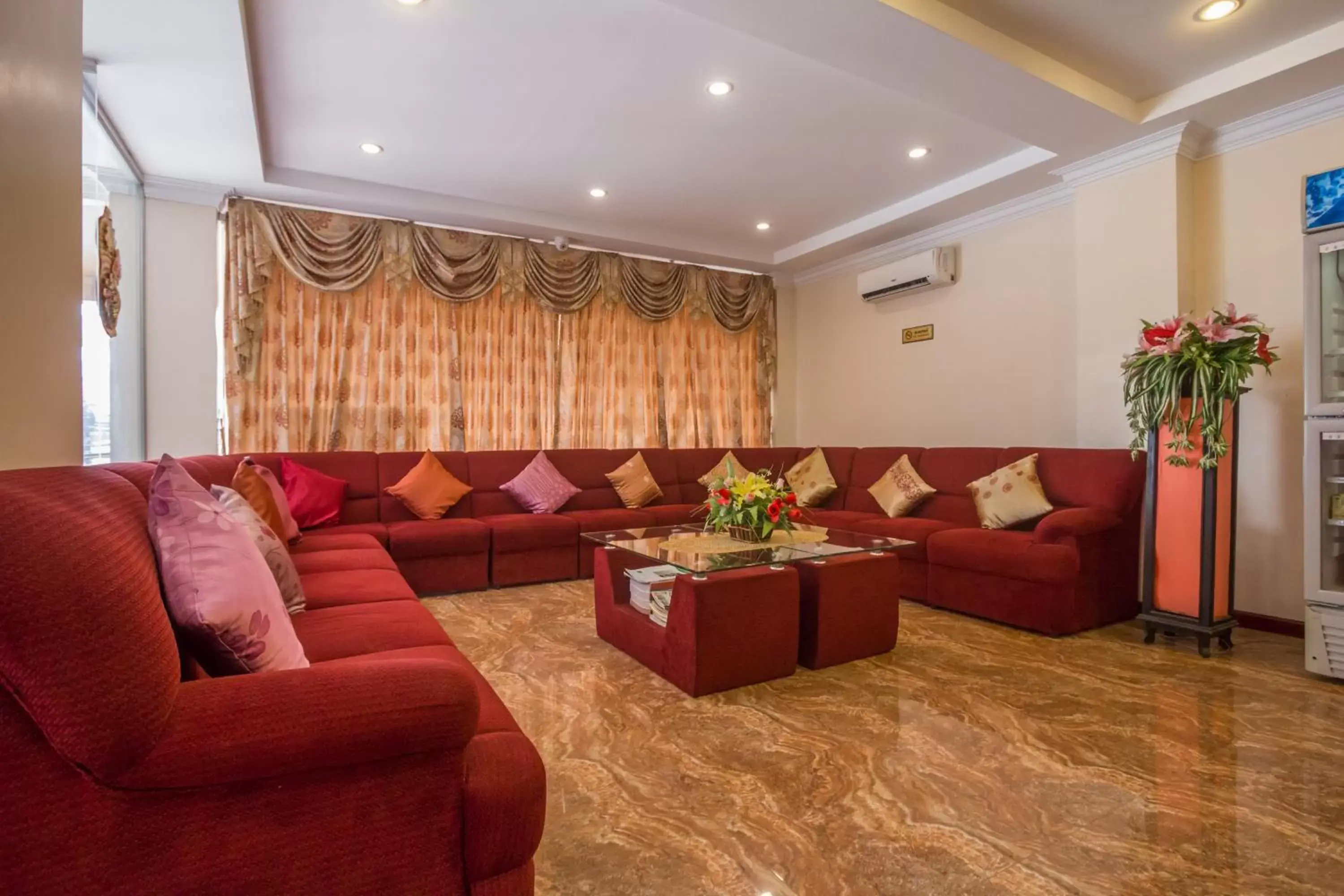 Lobby or reception, Lounge/Bar in Good Luck Day Hotel & Apartment